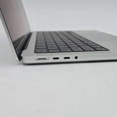 Apple Macbook Pro 14" 2024, M4 Chip, 16GB DDR5, 512GB NVMe, 14.2" Retina Display, Apple Workstation Laptop