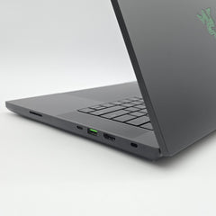Razer Blade 16 OLED, RTX 4090, Intel i9-14900HX, 32GB DDR5, 2TB NVMe, Gaming Laptop