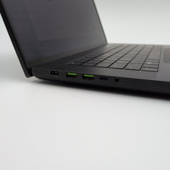 Razer Blade 16, NVIDIA RTX 4090, Intel Core i9-13950HX, 120Hz QHD+, 32GB DDR5 Gaming Laptop