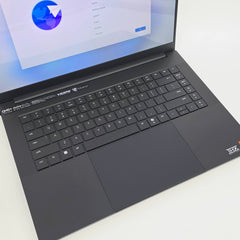 Razer Blade 16 OLED, NVIDIA RTX 5090, AMD Ryzen AI 9 HX370, 32GB RAM, QHD+ 240Hz, Gaming Laptop