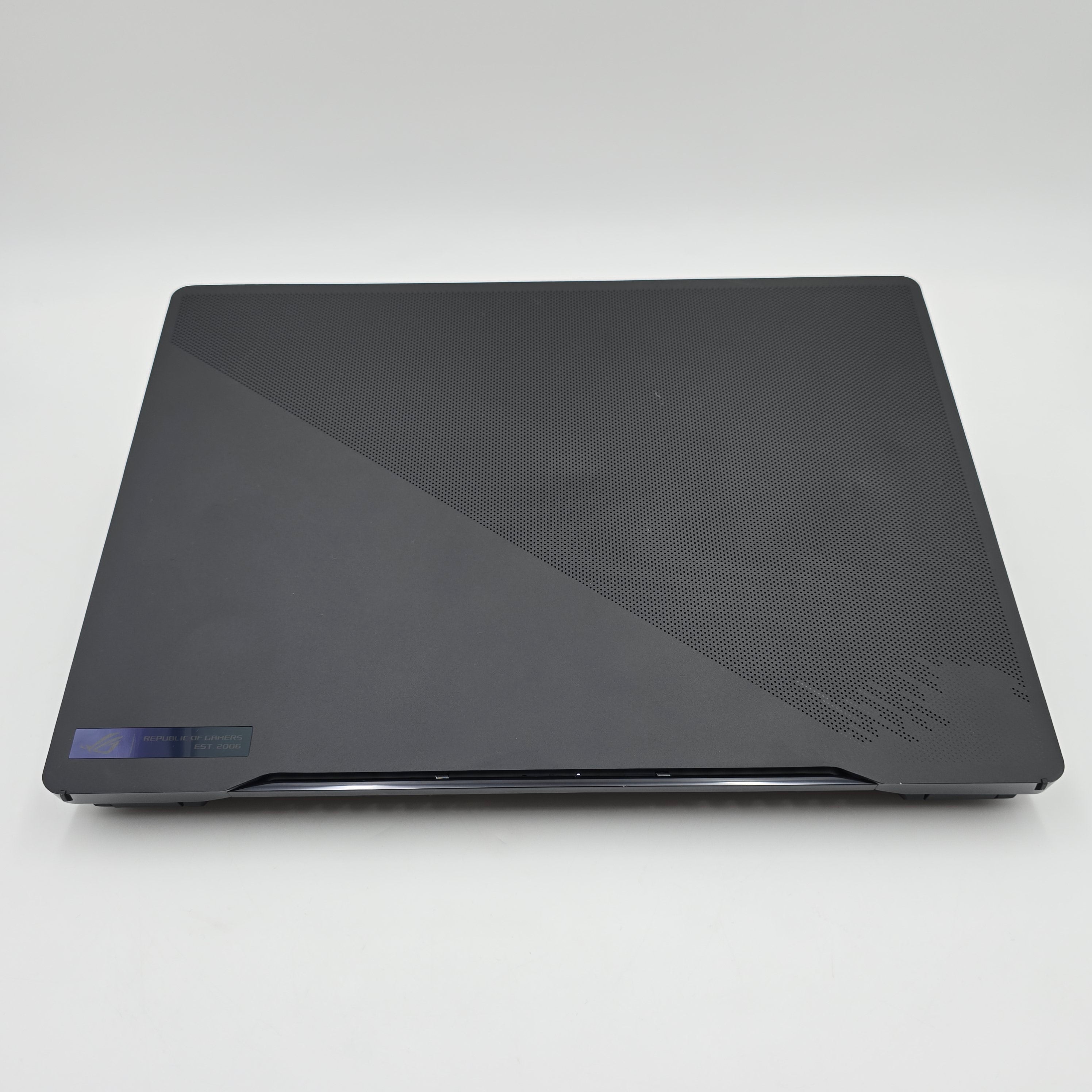 ASUS ROG Zephyrus M16 16" 240Hz, RTX 4070, Intel i9-13900H, 16GB DDR5, Pre-Owned Gaming Laptop