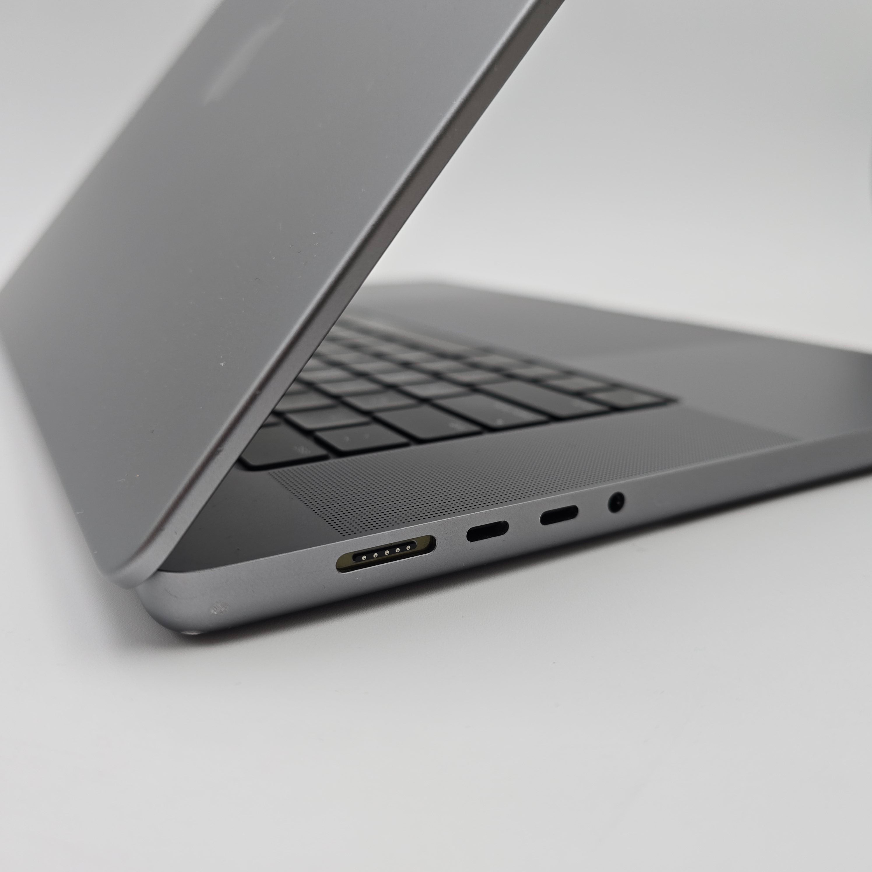 Apple Macbook Pro 16" 2023, M2 Pro, 16GB, 512GB