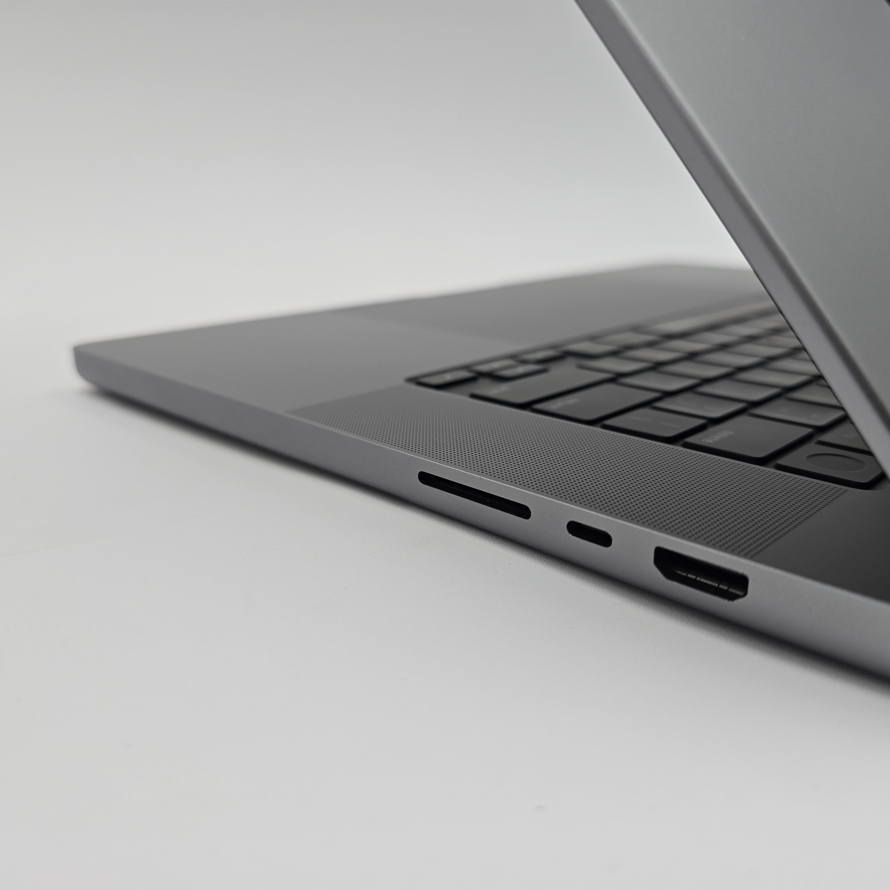 Apple Macbook Pro 16" 2023, M2 Pro, 16GB, 512GB
