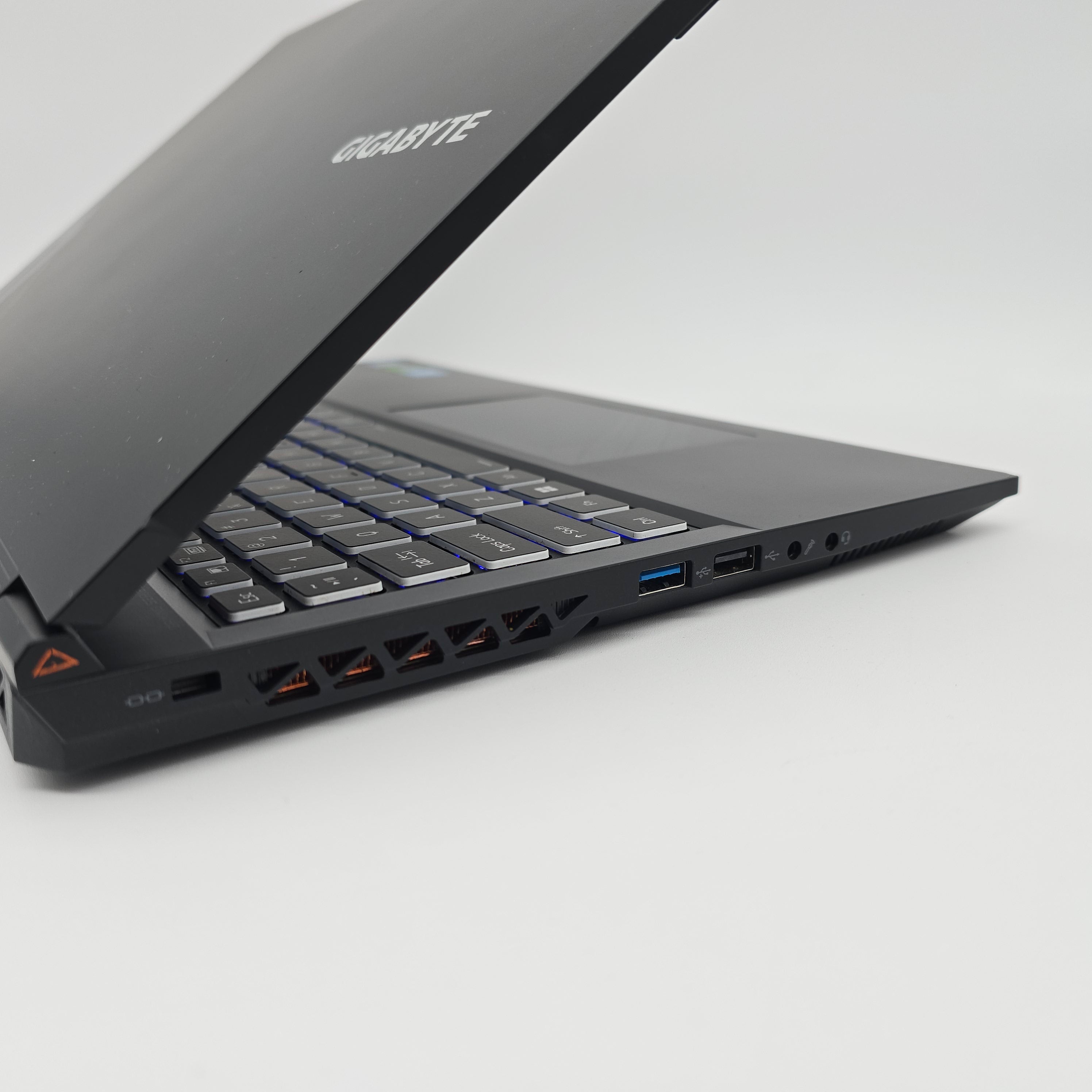 Gigabyte G5, RTX 4060, Intel i7-12650H, 16GB DDR5, 144Hz Gaming Laptop