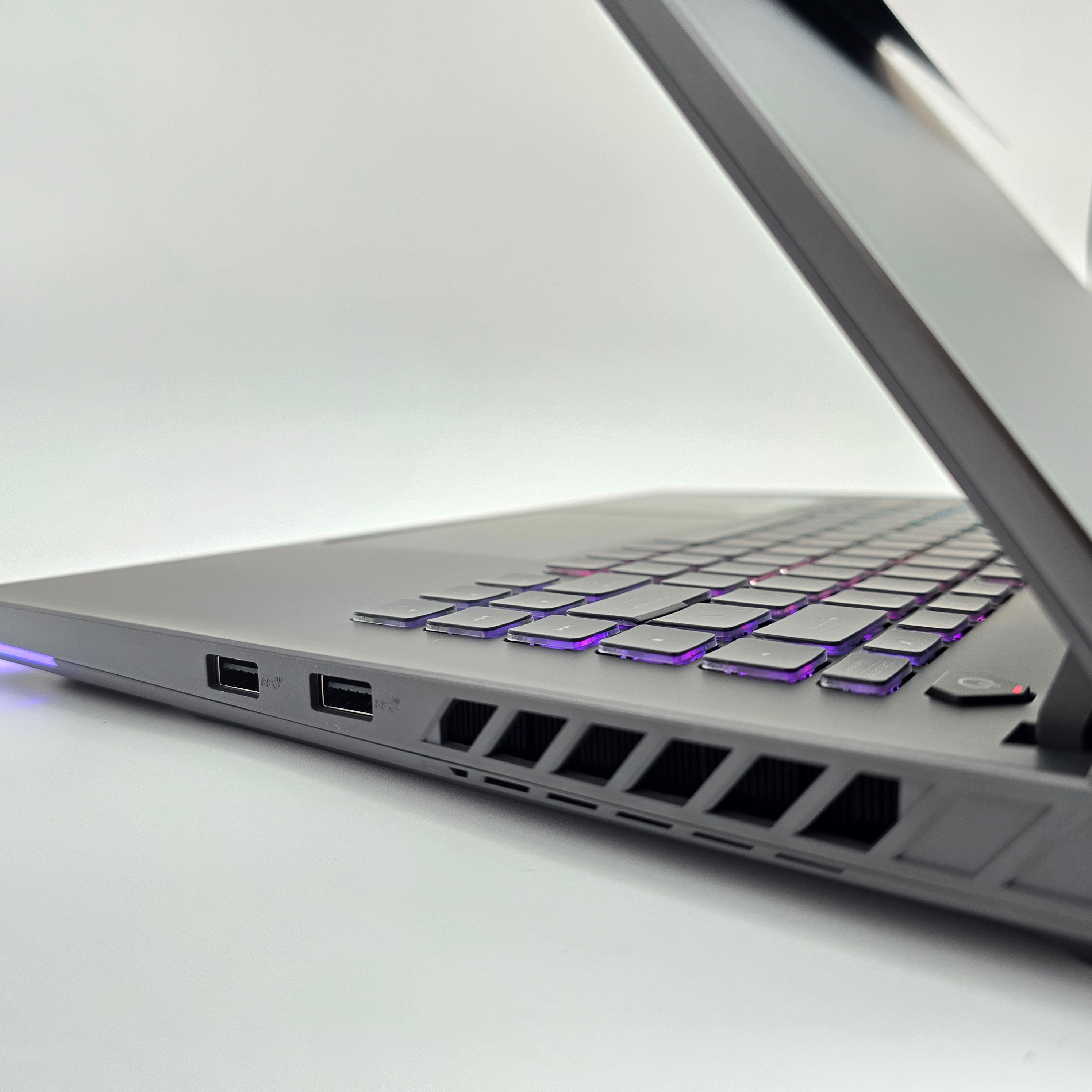 ASUS ROG STRIX G16 2023, RTX 4060, Intel i7-13650HX, 16GB DDR5, 165Hz New Gaming laptop