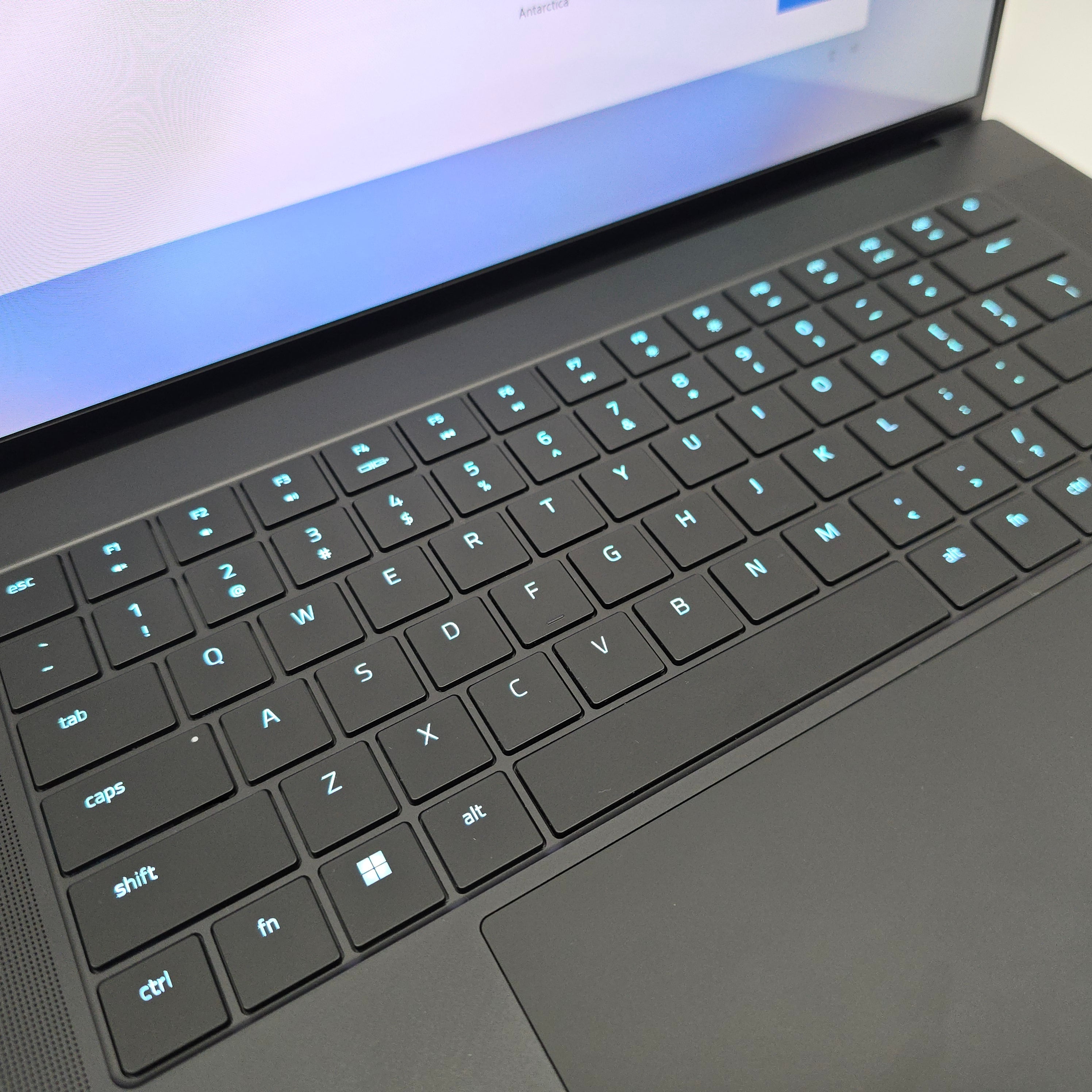 Razer Blade 16 OLED, RTX 4090, Intel i9-14900HX, 2TB NVMe, 64GB DDR5, Like New