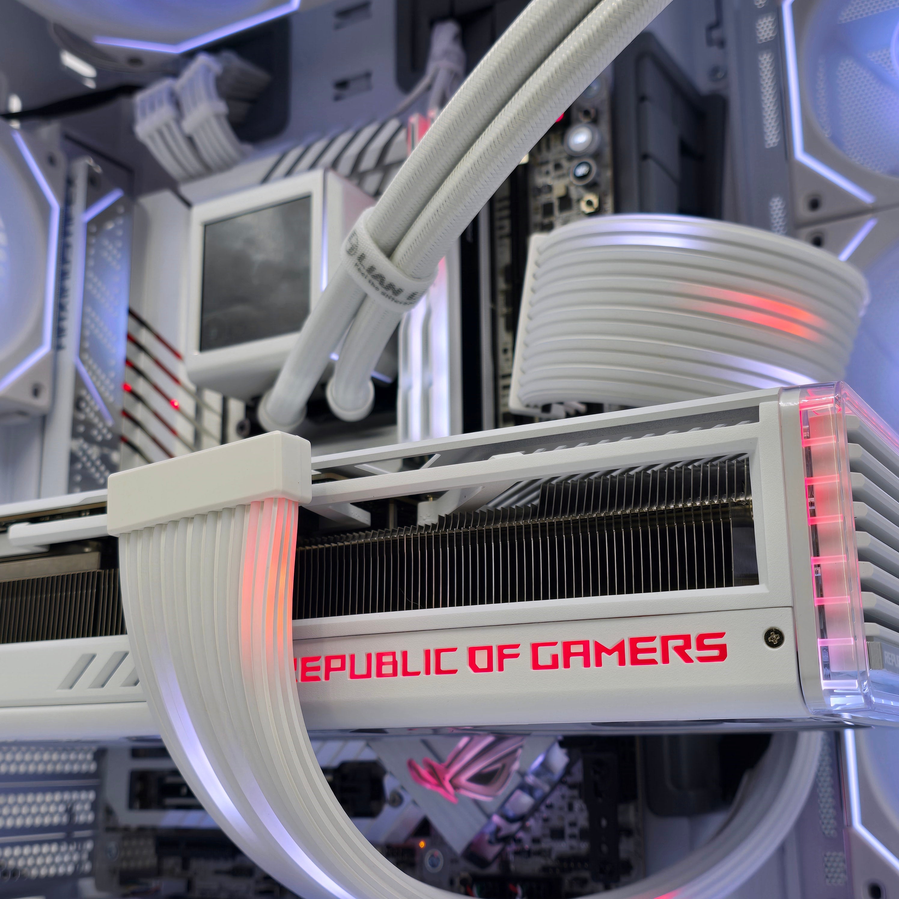 RTX 4090 STRIX, Intel i9-14900K, 48GB 8200MHz DDR5, MAXIMUS APEX Z790 Custom White Gaming PC