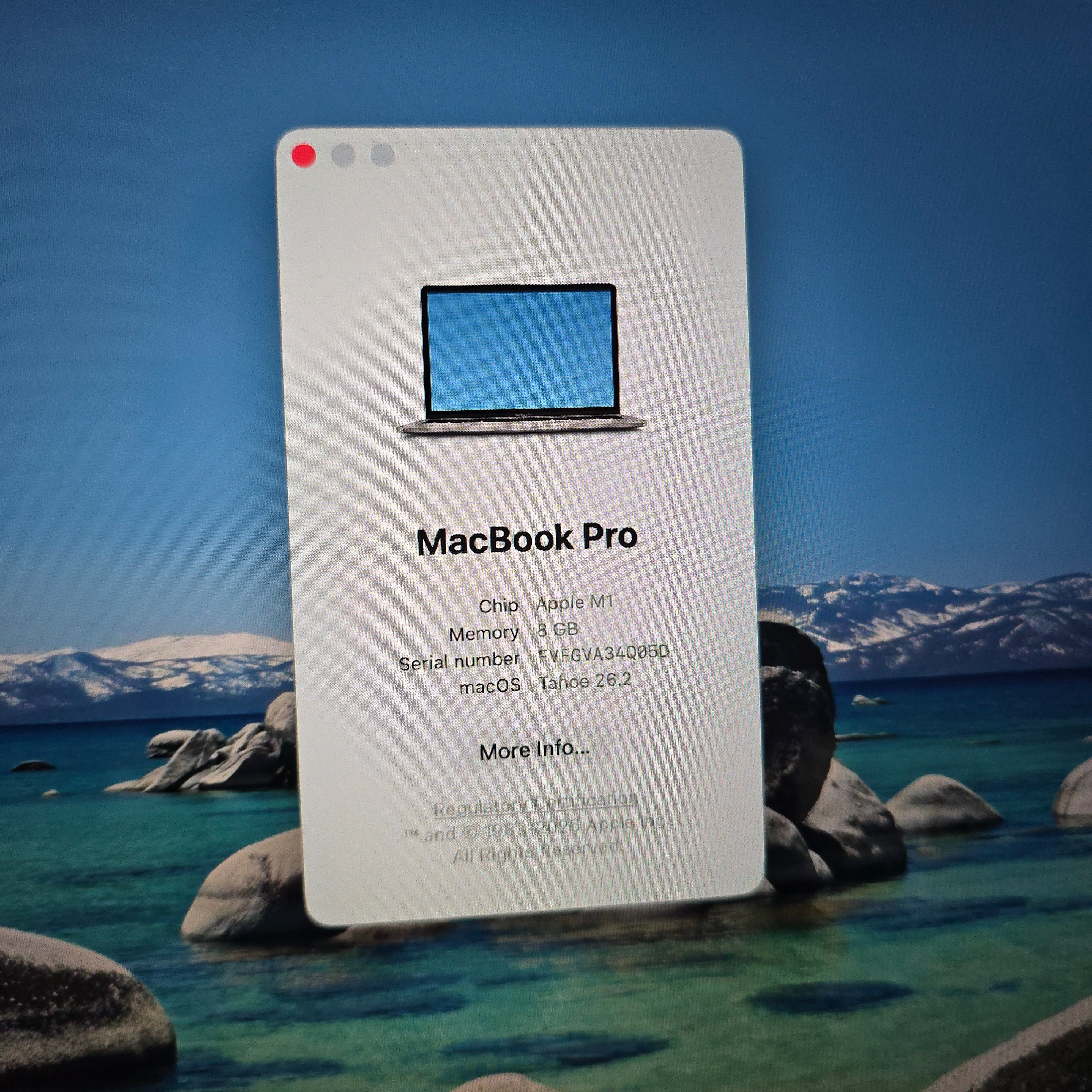 Macbook Pro M1 13" w/ TouchID, 256GB SSD, 8GB RAM