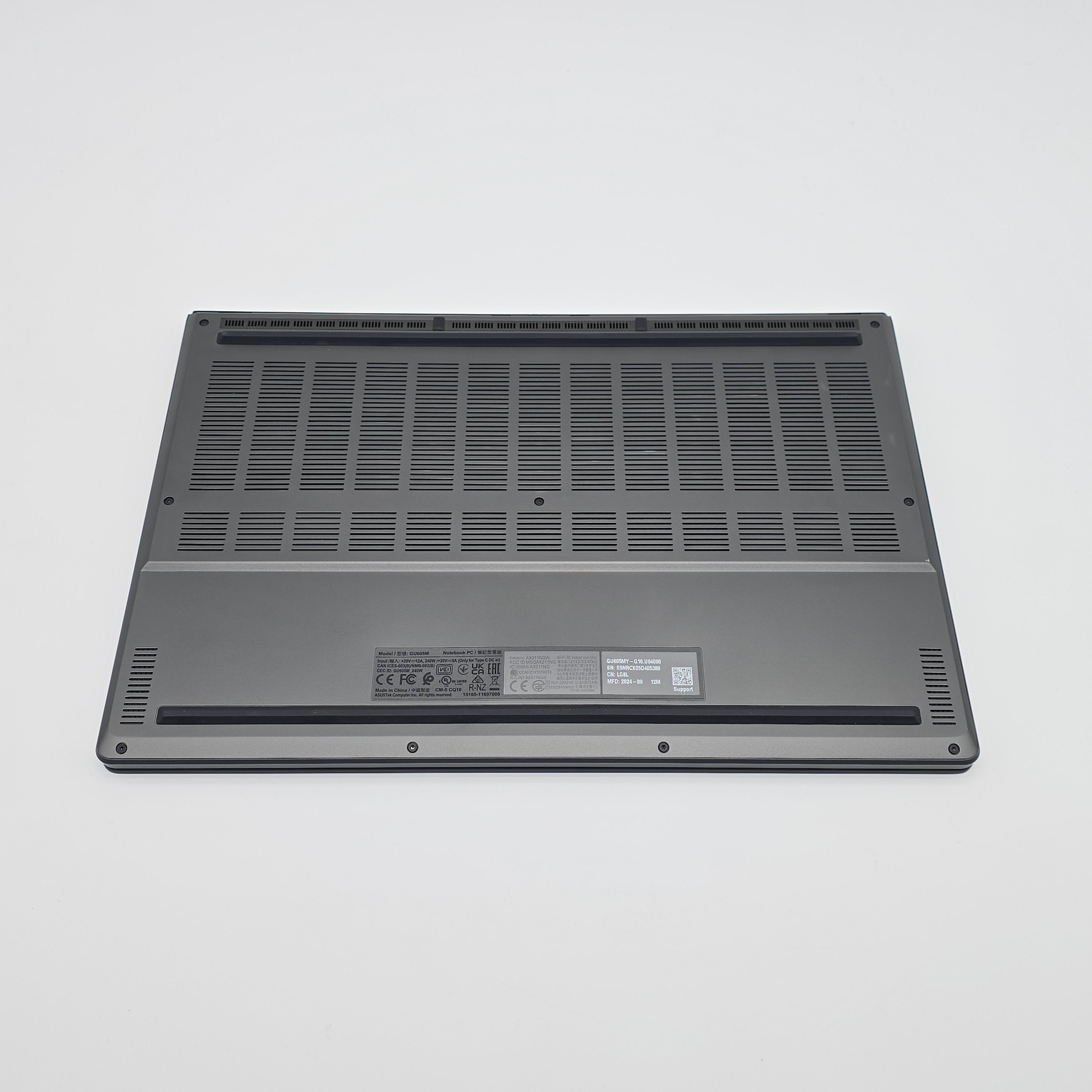 ASUS ROG Zephyrus G16 OLED, NVIDIA RTX 4090, Ultra 9 185H, 32GB RAM, 2TB NVMe, QHD+ 240Hz OLED