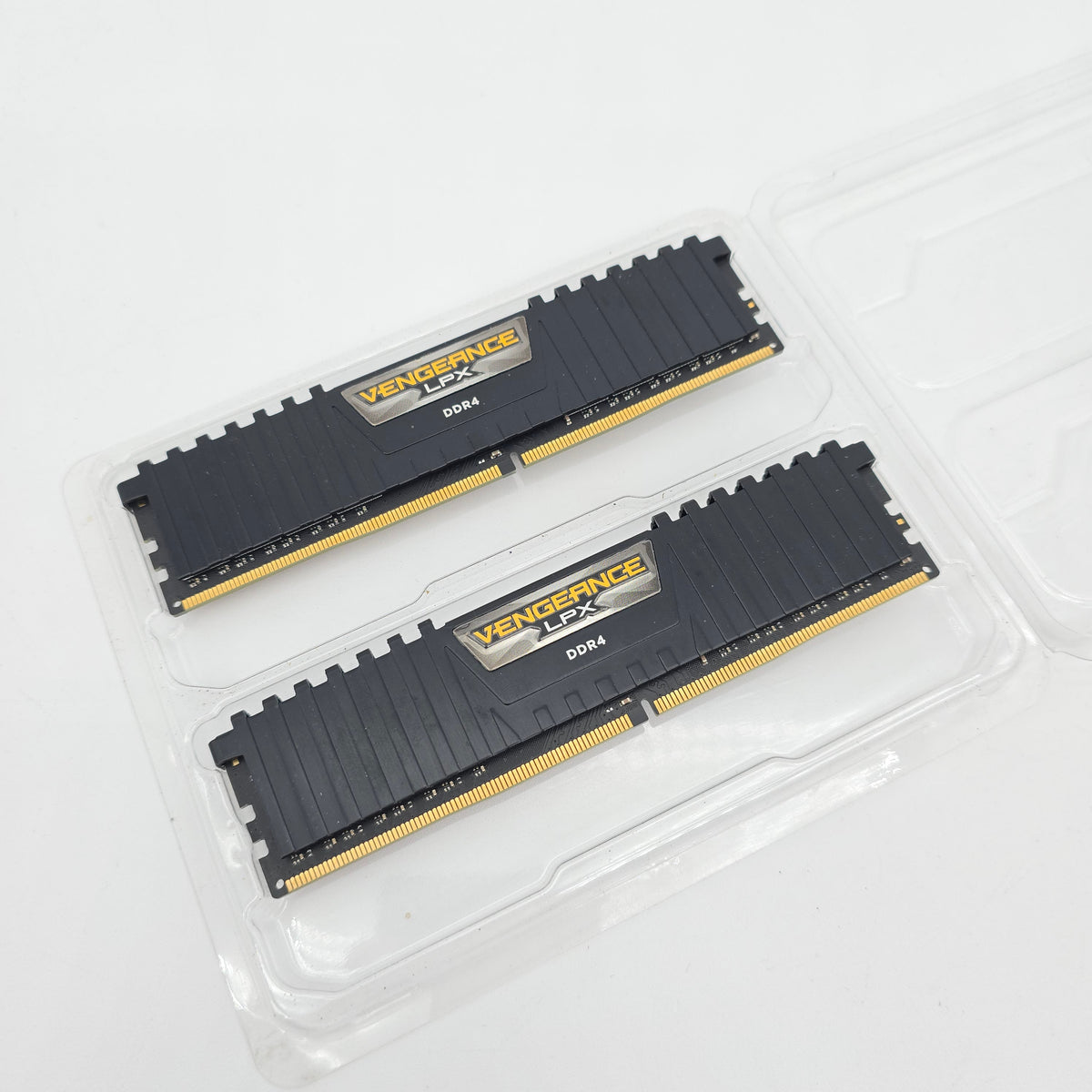8GB DDR4 Corsair Vengeance LPX RAM, 2x4GB Sticks, 2400MHz CL-16-16-16-39 Memory