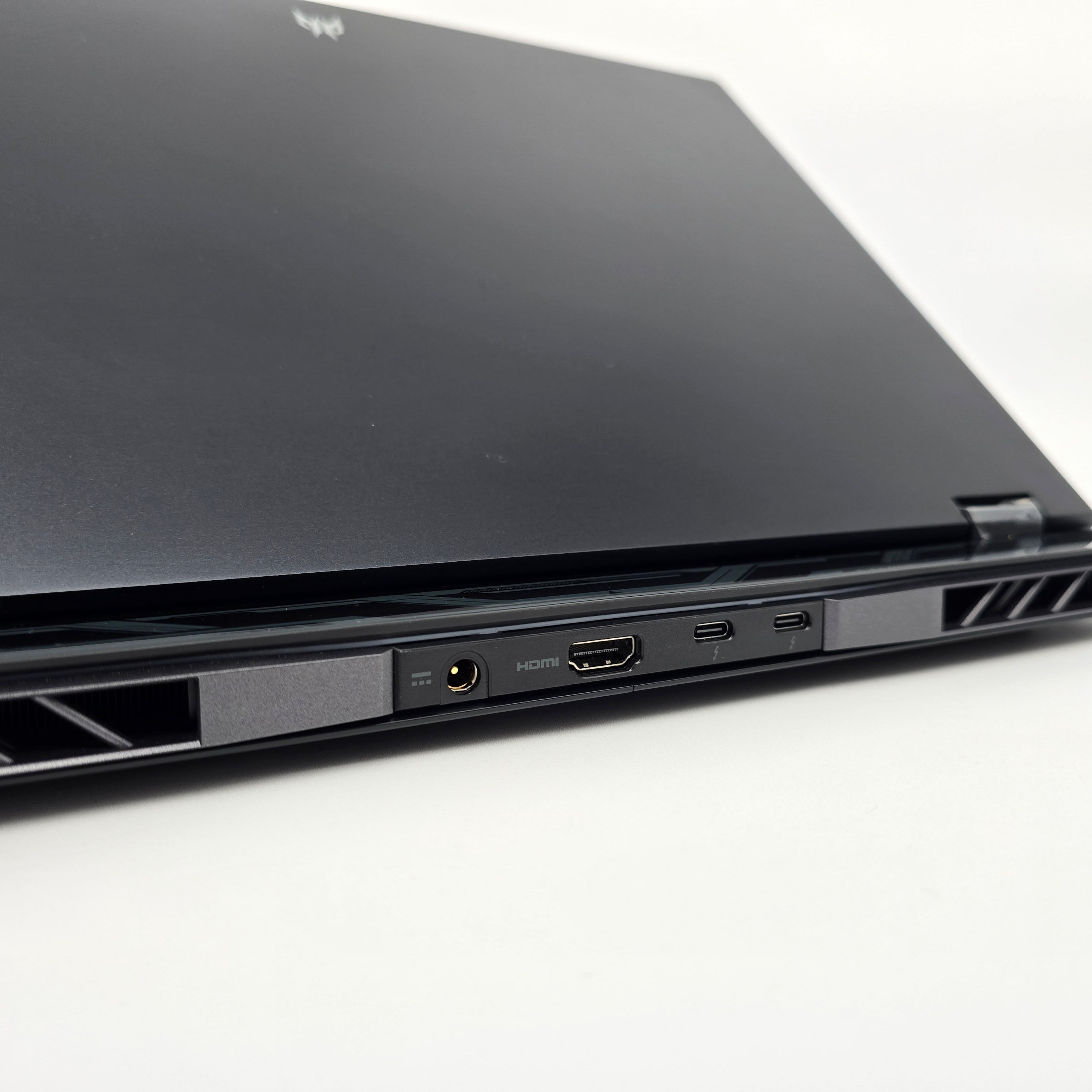 Acer Predator Helios 16, RTX 4080, Intel i9-13900HX, 16" QHD+ 240Hz, High End Gaming Laptop