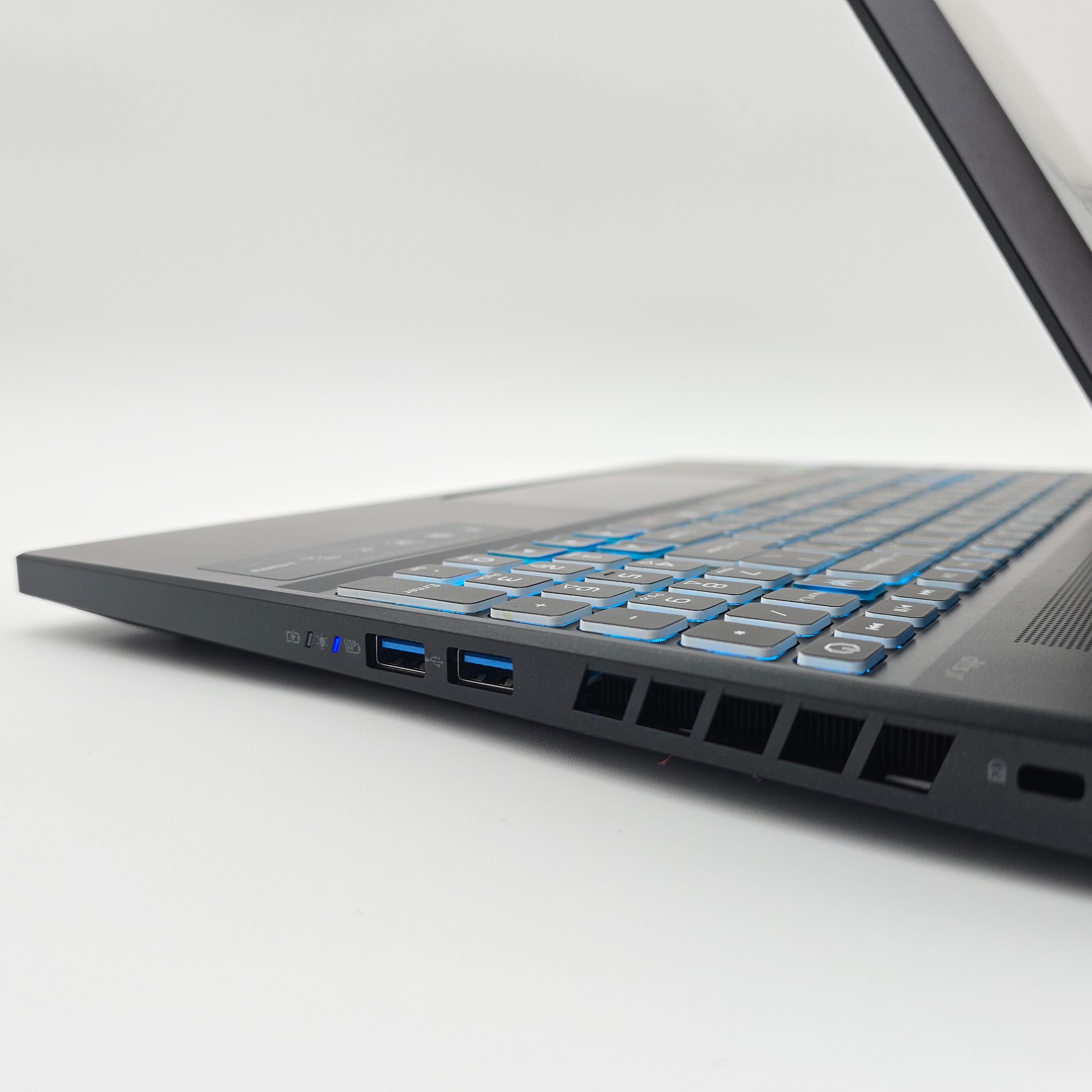 Acer Predator Helios Neo 16, RTX 4050, Intel i5-13500HX, 16GB, 1.5TB, 165Hz Gaming Laptop