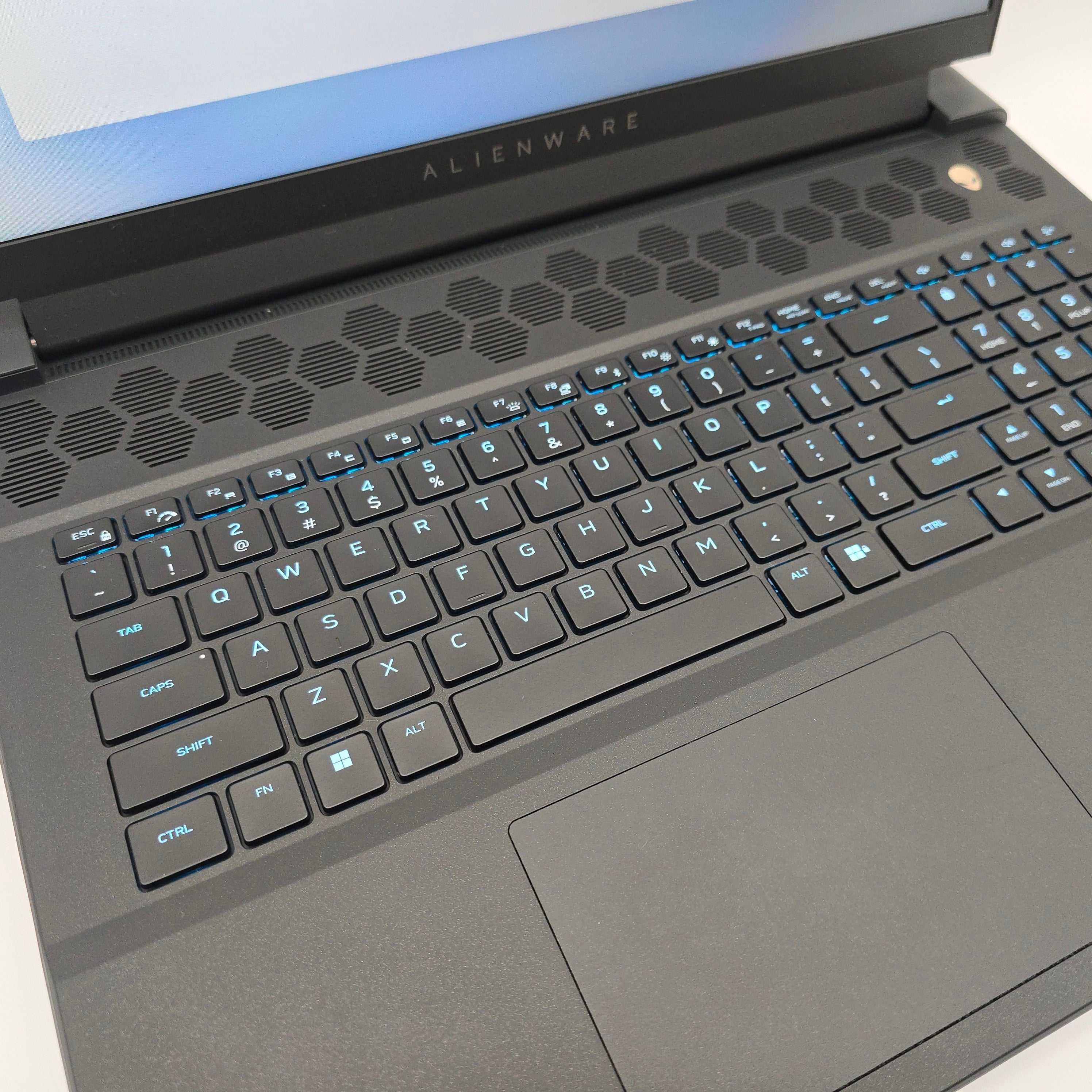 Alienware M18 R1 AMD Edition, RTX 4070, 64GB DDR5, Ryzen 9 7845HX, 3TB, 480Hz Gaming Laptop