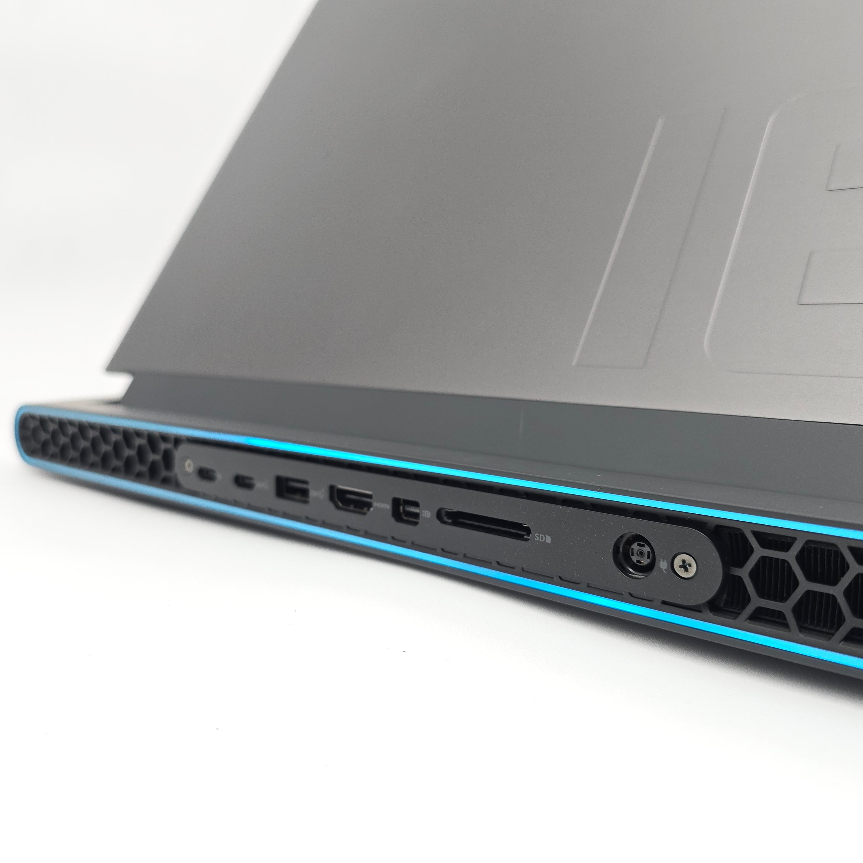 Alienware M18 R1 AMD Edition, RTX 4070, 64GB DDR5, Ryzen 9 7845HX, 3TB, 480Hz Gaming Laptop