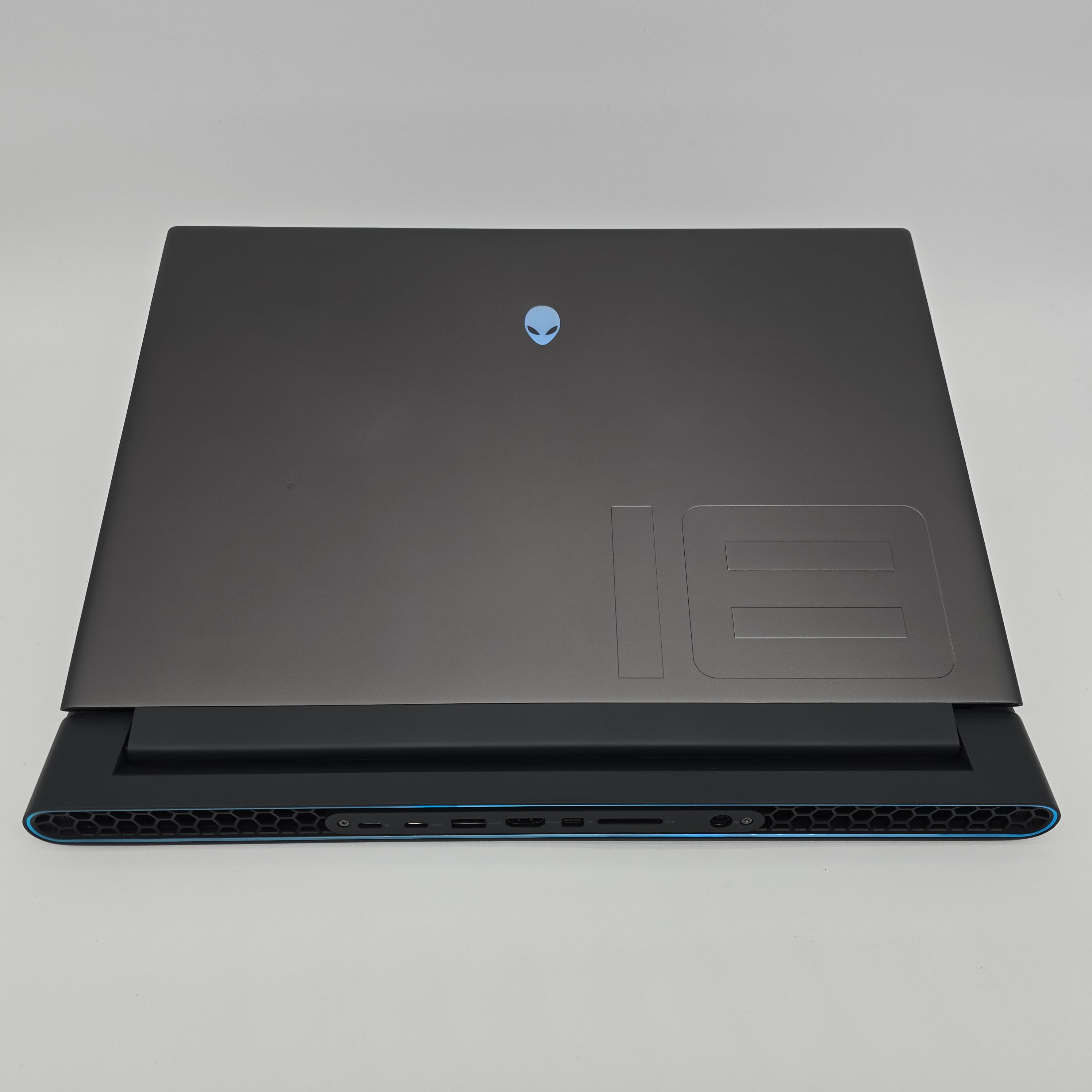 Alienware M18 R1 AMD Edition, RTX 4070, 64GB DDR5, Ryzen 9 7845HX, 3TB, 480Hz Gaming Laptop