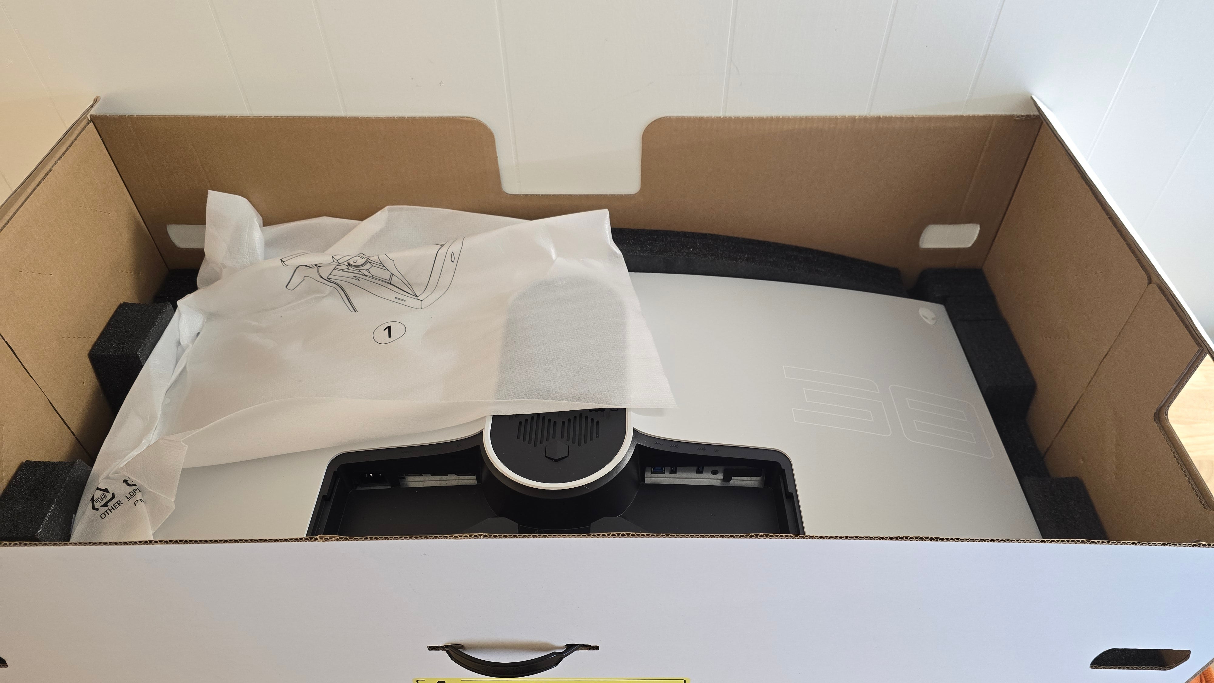 Alienware AW3821DW 38" Ultrawide QHD Curved Gaming Monitor, G-Sync, 144Hz