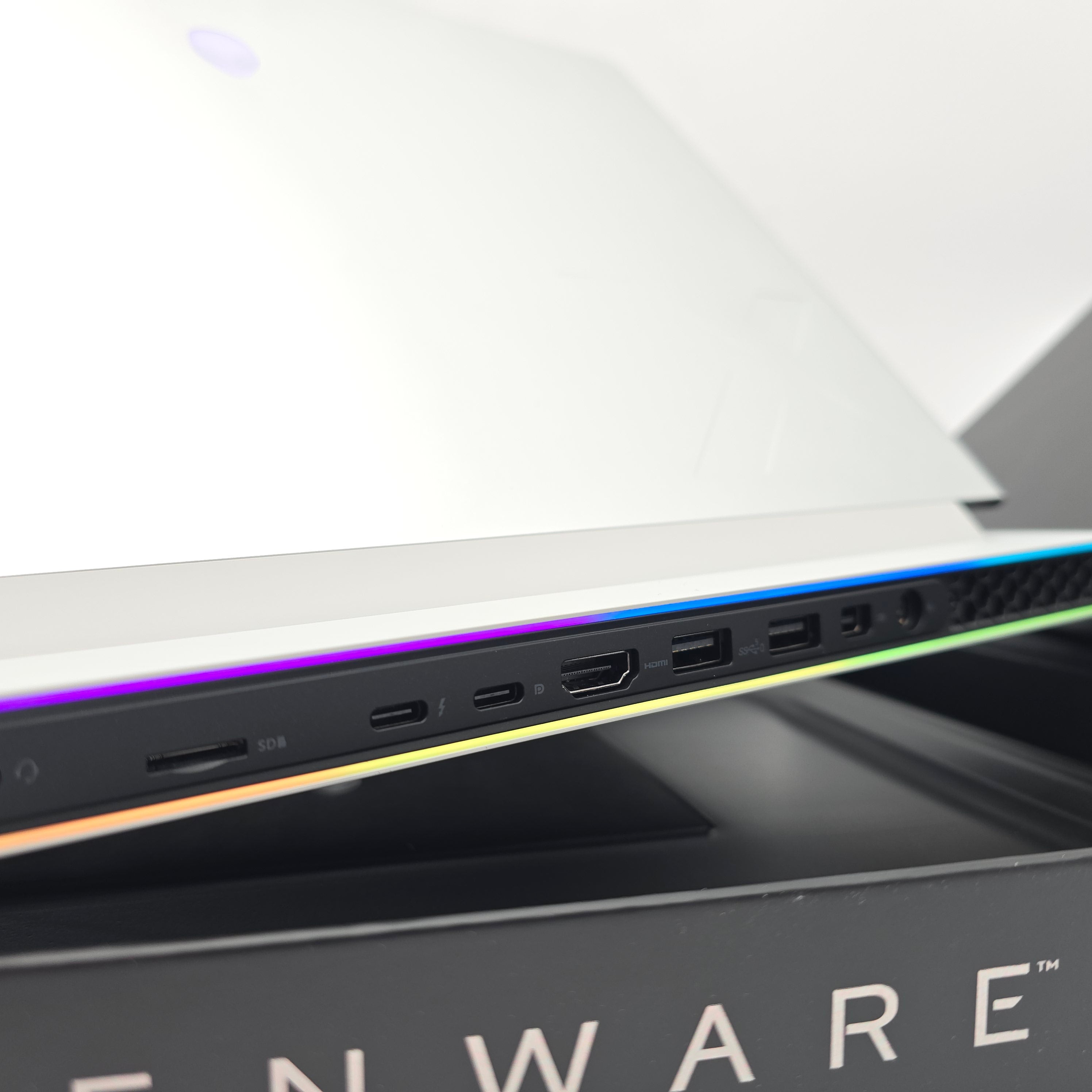 Alienware X16 R1 Gaming Laptop, RTX 4080, Intel i9-13900HK, 32GB DDR5, QHD+ 240Hz, Brand New