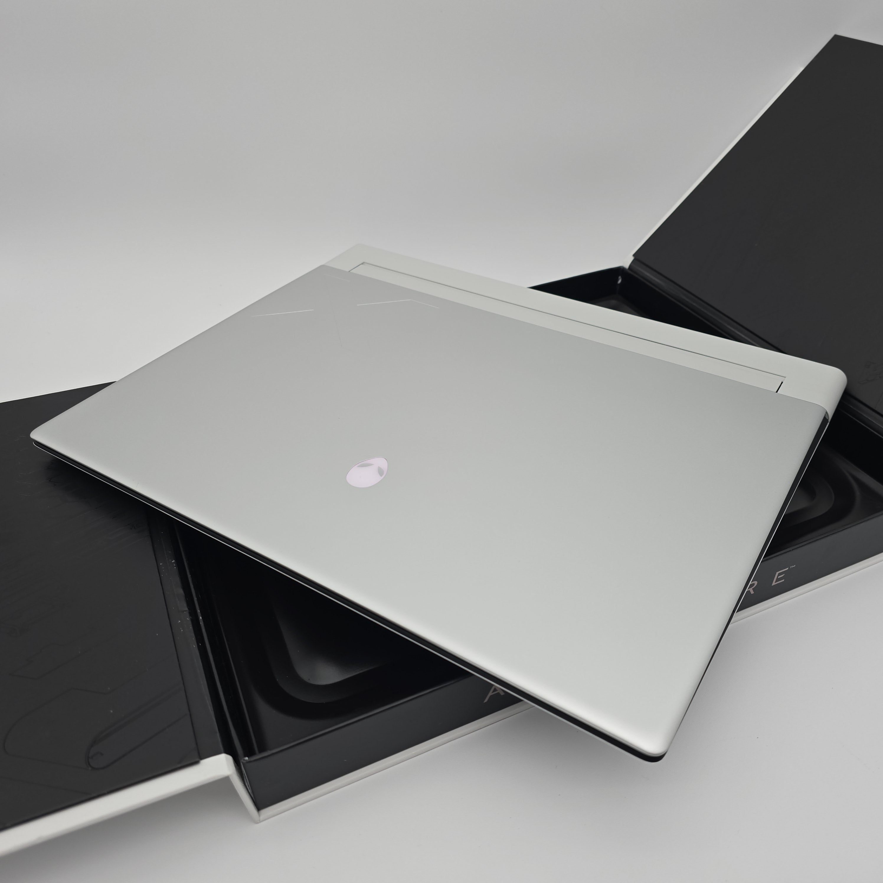 Alienware X16 R1 Gaming Laptop, RTX 4080, Intel i9-13900HK, 32GB DDR5, QHD+ 240Hz, Brand New