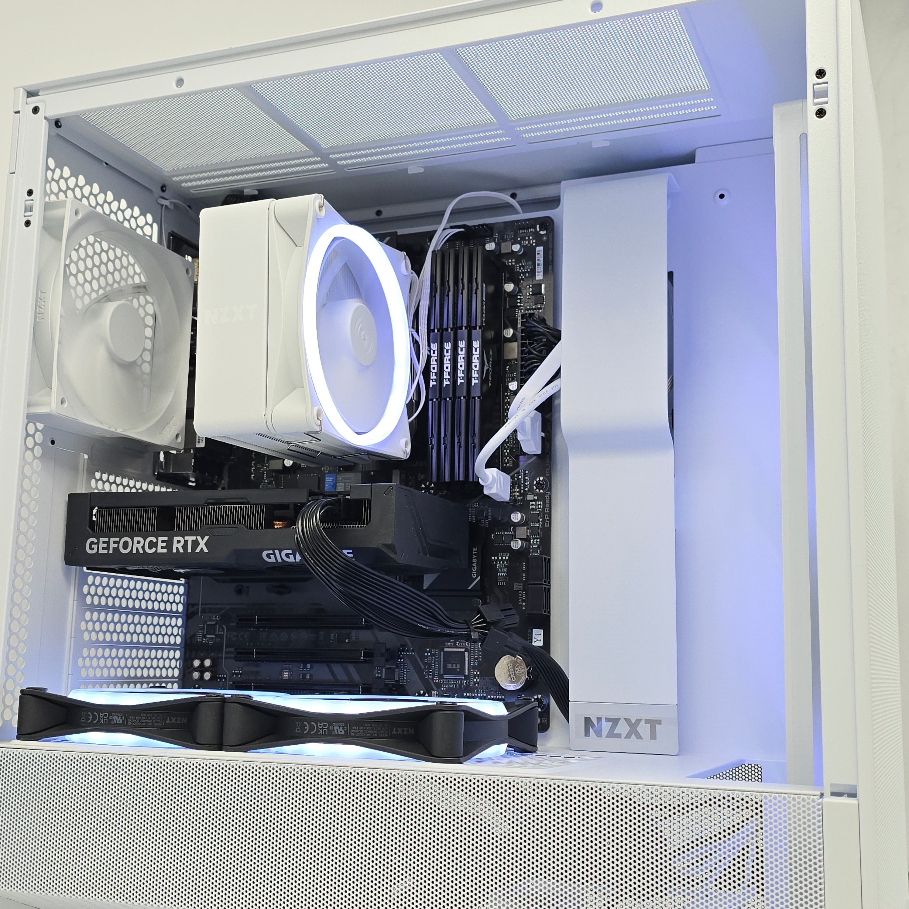 RTX 4060Ti, AMD Ryzen 5 7500F, 32GB DDR5, Custom White NZXT Gaming PC