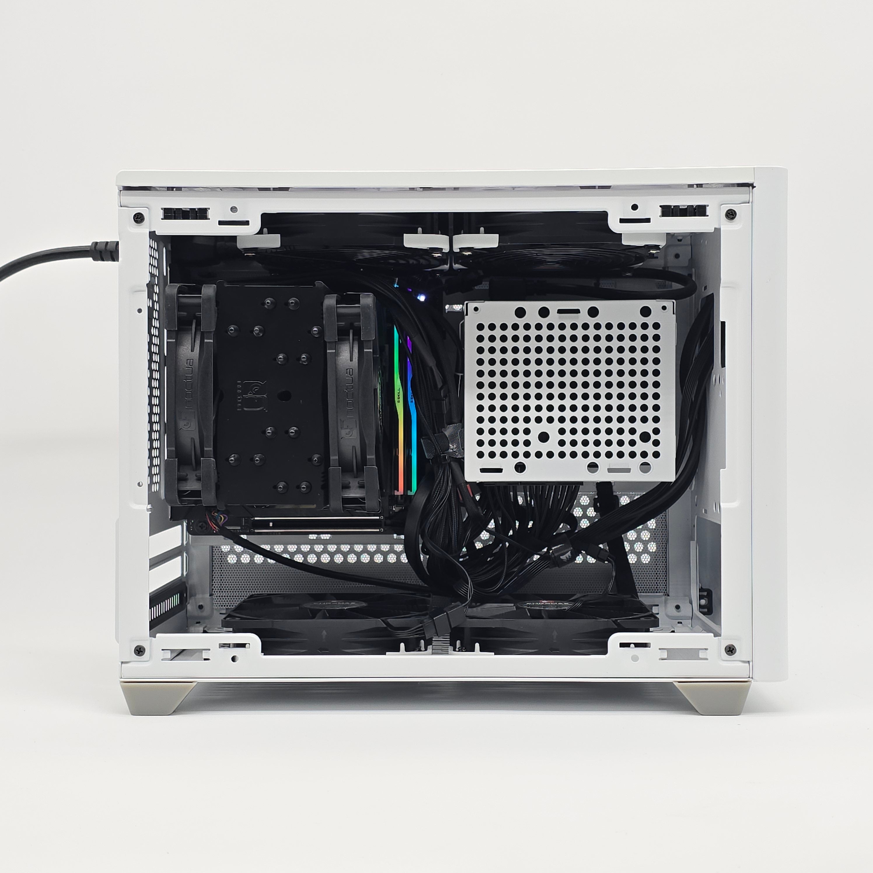 AMD Ryzen 9 7950X3D, 96GB DDR5, 2TB NVMe, Mini-ITX White Workstation Gaming PC