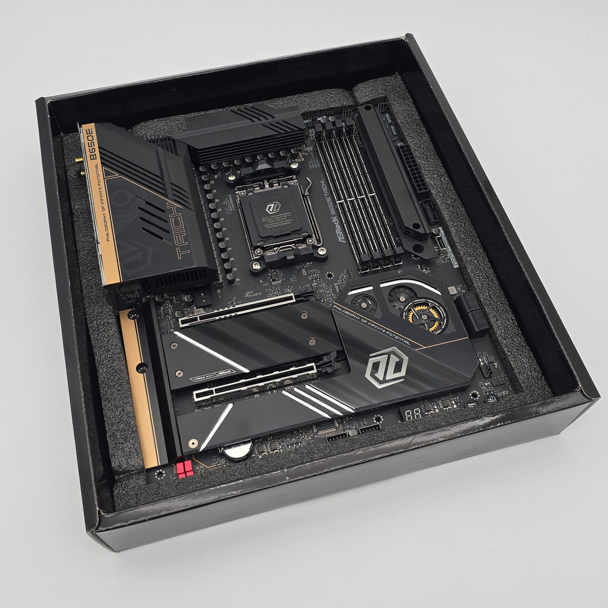 ASRock B650E Taichi WiFi, Socket AM5 AMD Gaming Motherboard