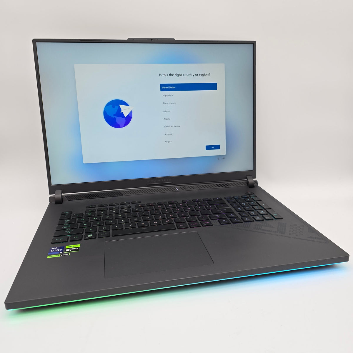 ASUS ROG STRIX G18, RTX 4080, Intel i9-13980HX, 18" QHD+ 240Hz, Gaming Laptop Like New