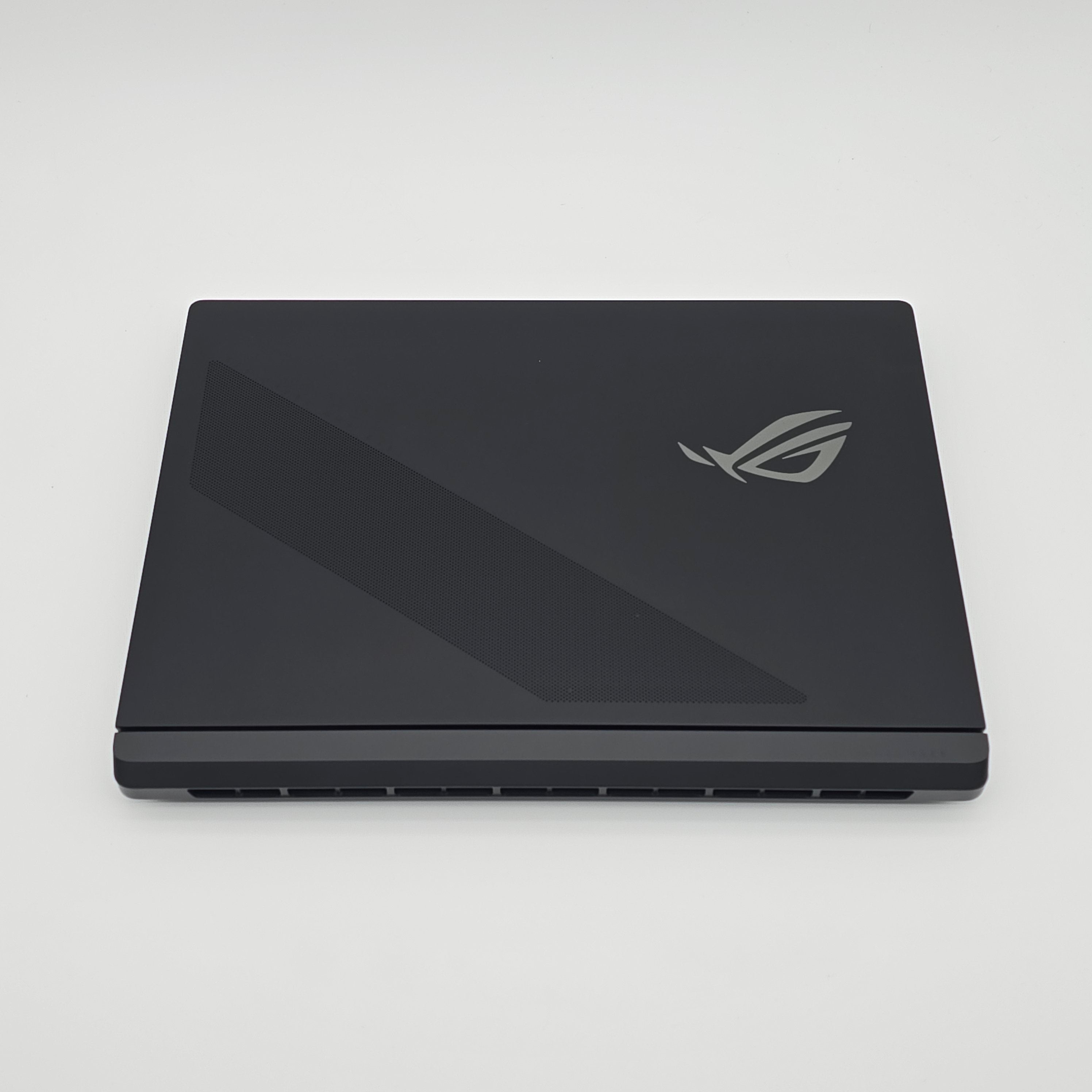 ASUS ROG STRIX SCAR 18, NVIDIA RTX 5090, Intel Ultra 9 275HX, 2TB NVMe, 32GB DDR5, QHD+ 240Hz Screen 18"