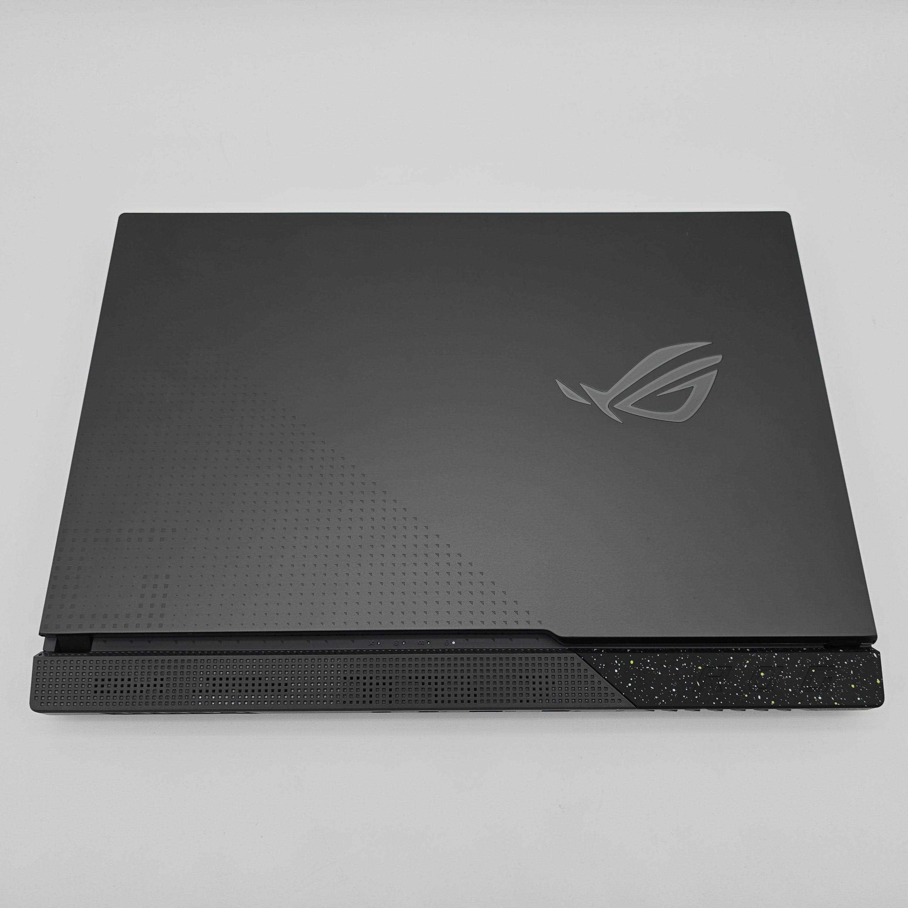 ASUS ROG STRIX SCAR G17, Ryzen 7 6800HS, RTX 3050, 16GB DDR5, 144Hz Gaming Laptop