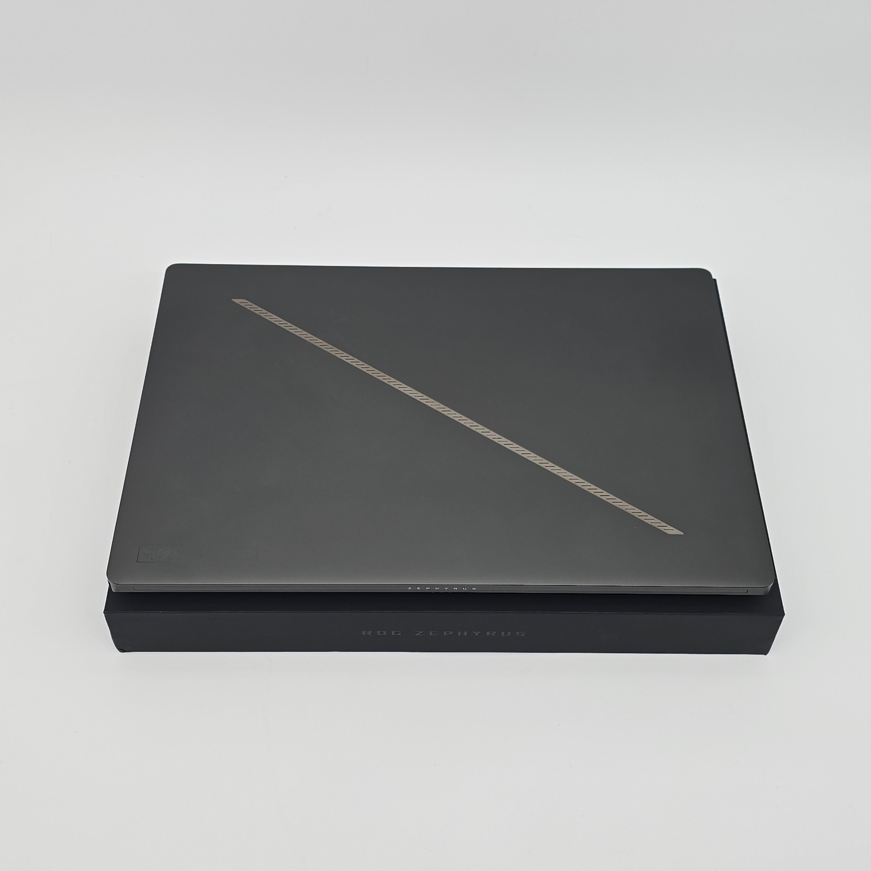 ASUS ROG Zephyrus G16 OLED, RTX 4070, Intel Ultra 9 185H, 240Hz QHD OLED Gaming Laptop