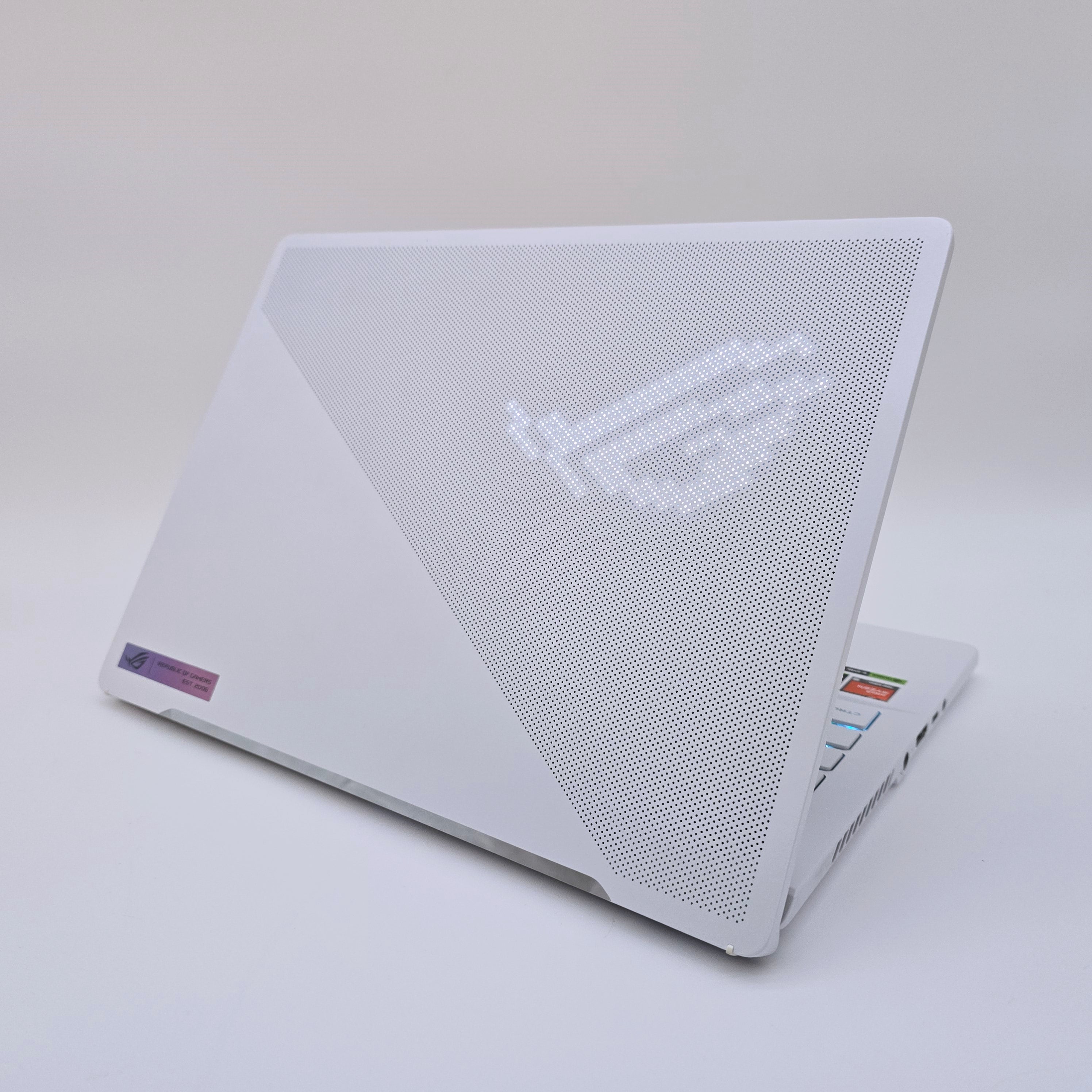 ASUS ROG Zephyrus G14, RTX 4080, Ryzen 9 7940HS, 32GB DDR5, 2TB NVMe, 165Hz QHD+ Gaming Laptop