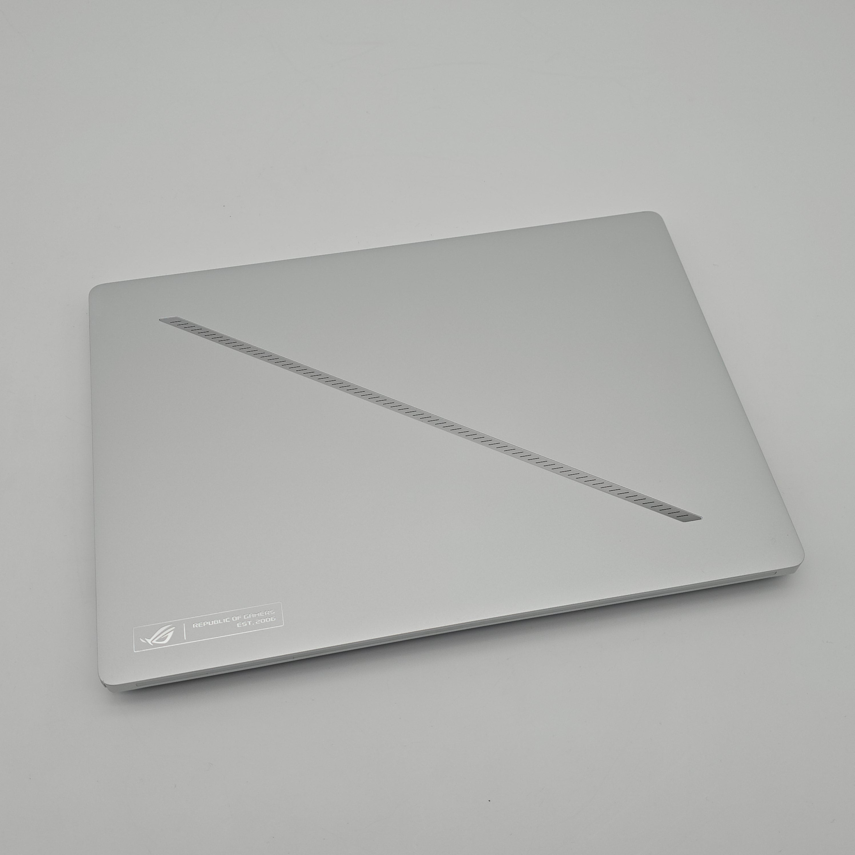 ASUS ROG Zephyrus G14 OLED, RTX 5080, Ryzen AI 9 HX 370, 32GB DDR5, 2TB NVMe, 14" QHD+ 120Hz OLED, Windows Gaming Laptop