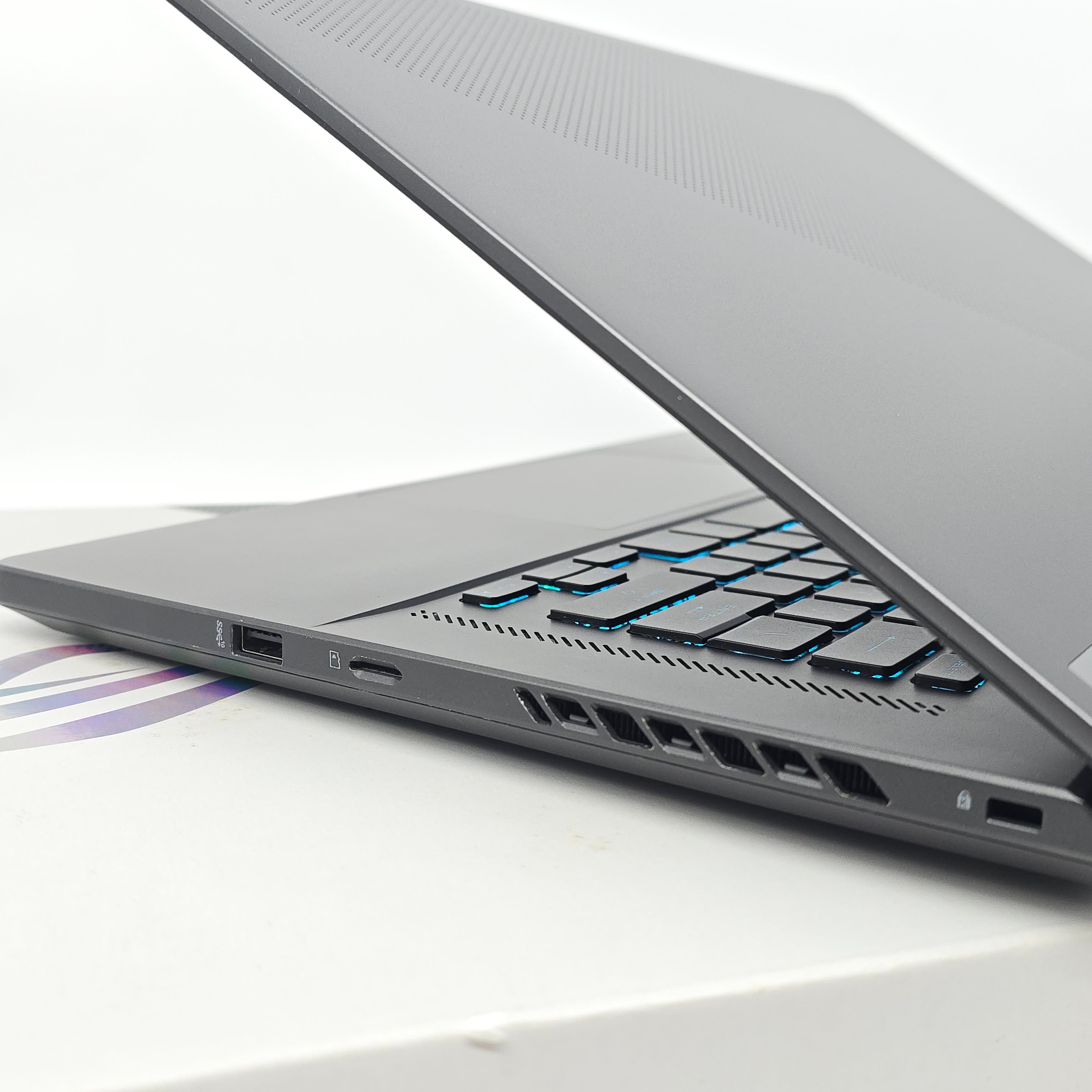 ASUS ROG Zephyrus G15, Ryzen 9 5900HS, RTX 3070, QHD 165Hz 15.6" Gaming Laptop
