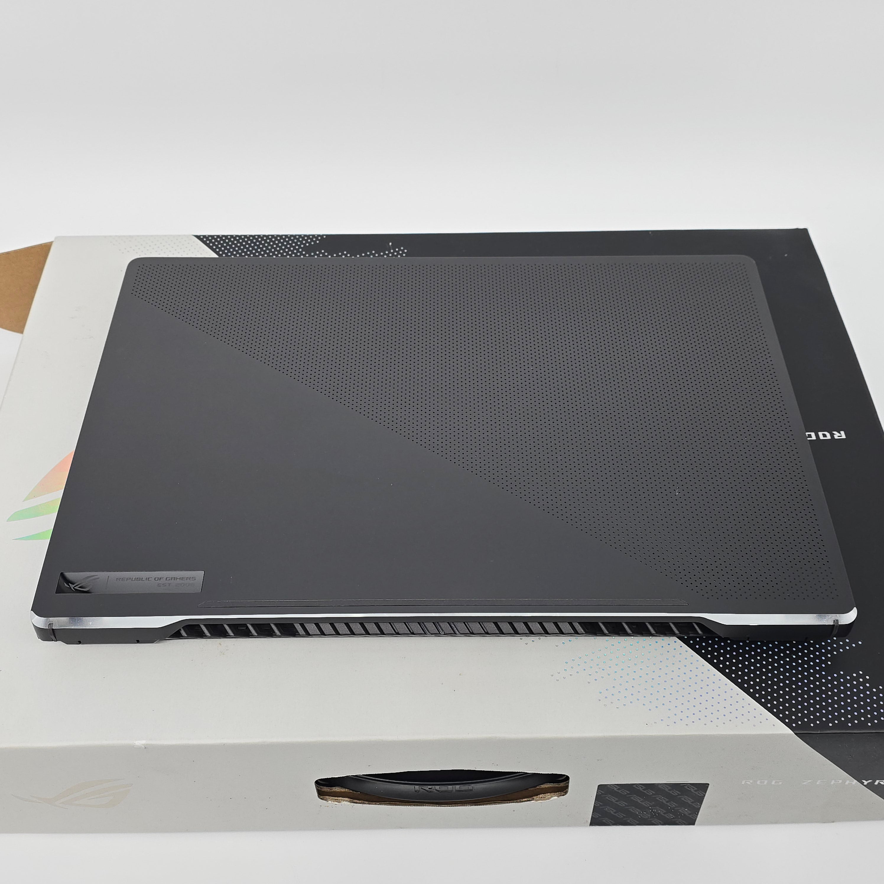 ASUS ROG Zephyrus G15, Ryzen 9 5900HS, RTX 3070, QHD 165Hz 15.6" Gaming Laptop