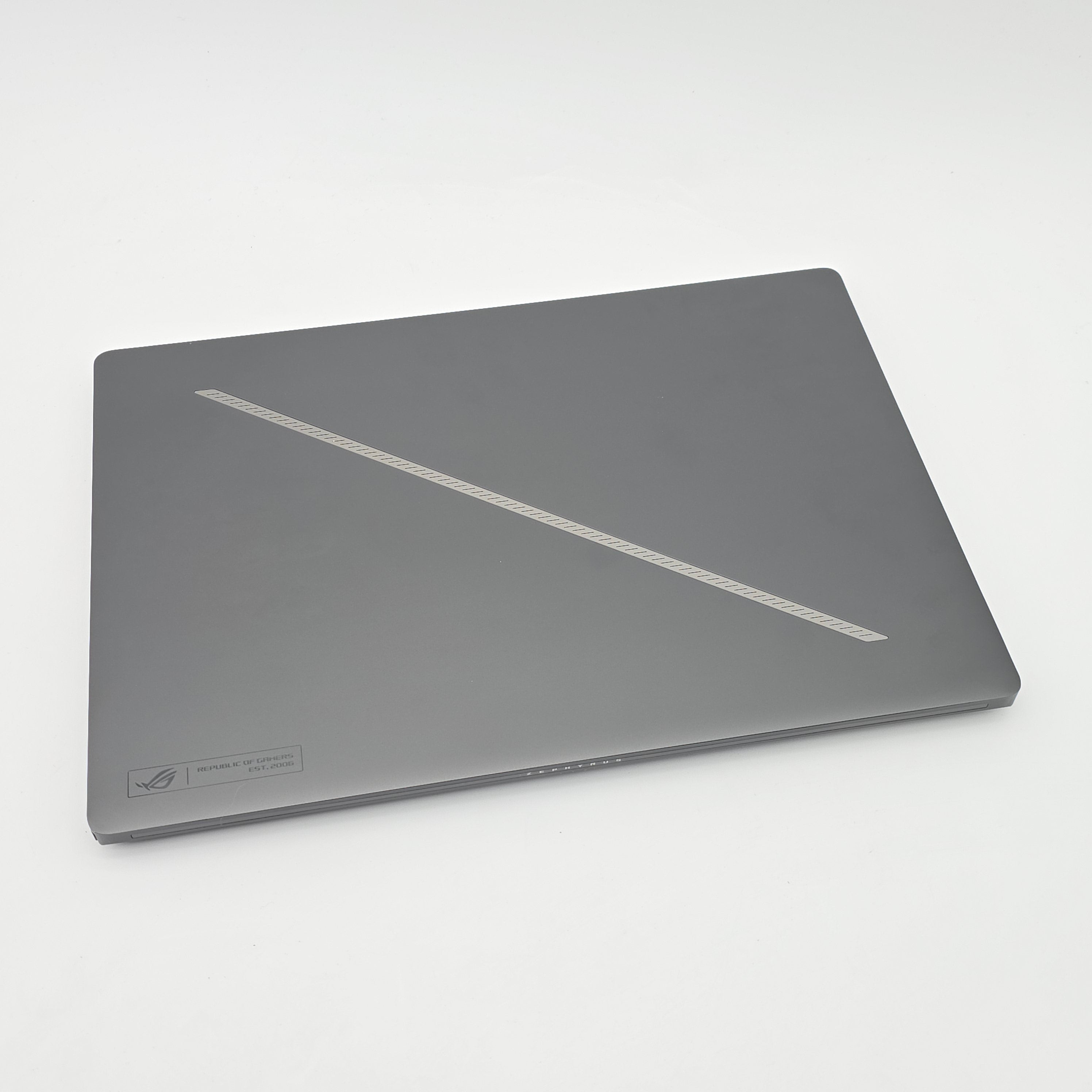 ASUS ROG Zephyrus G16 OLED, RTX 4070, Intel Core Ultra 9 185HX, 16GB DDR5, 1TB NVMe SSD, 16" QHD+ 240Hz, Windows Gaming Laptop