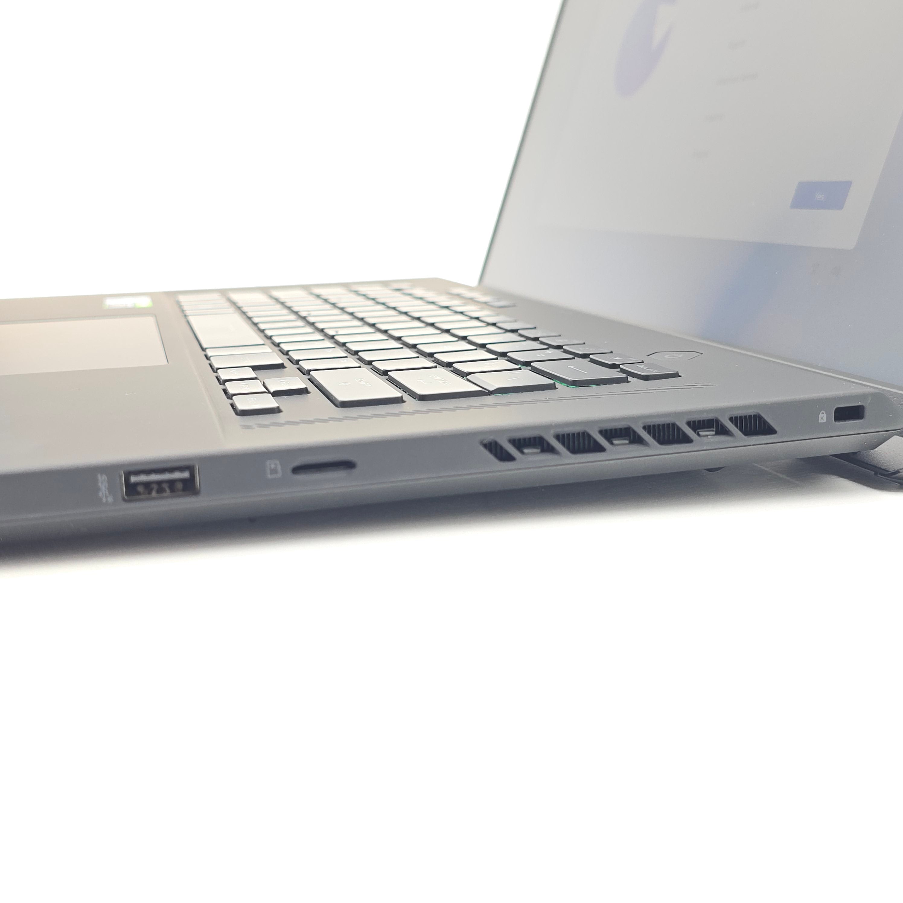 ASUS ROG Zephyrus M16 (2022), RTX 3070 Ti, Intel Core i9-12900H, 16GB DDR5, 1TB NVMe, 16" WQXGA 165Hz, Windows Gaming Laptop