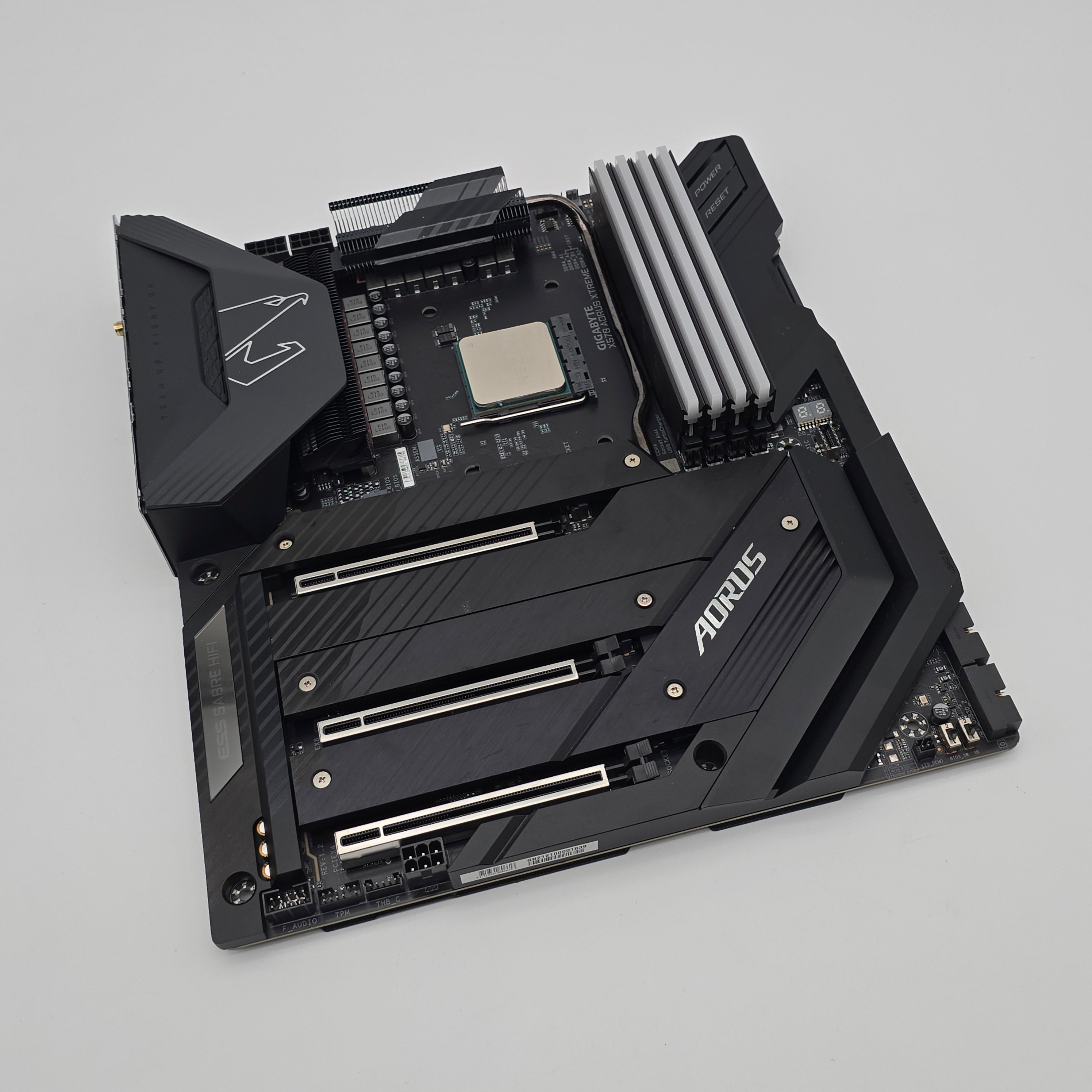 Gigabyte X570 Aorus Xtreme Gaming Motherboard, AMD Ryzen 9 5900X Processor CPU, 32GB Gigabyte DDR4 4400MHz RAM Combo