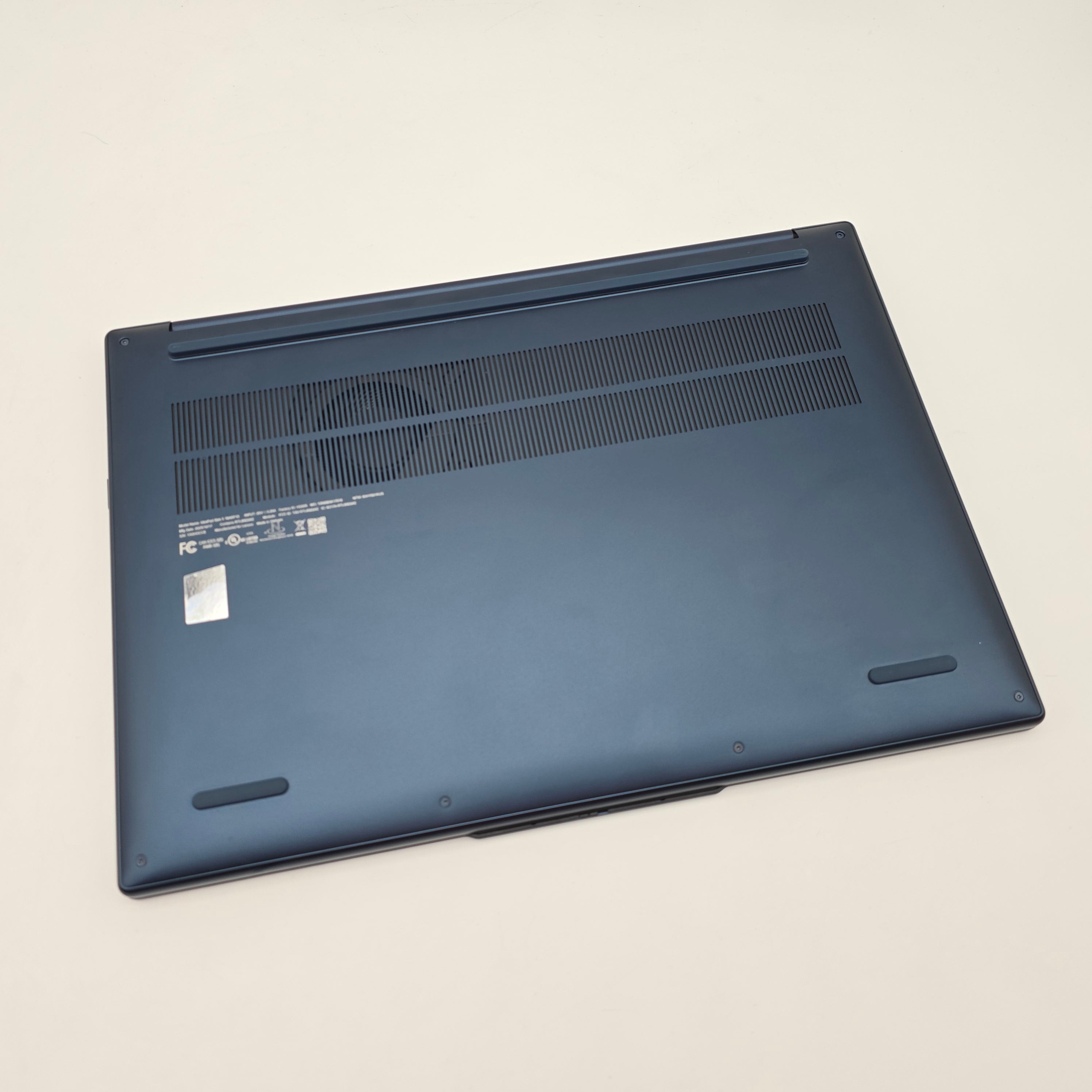 Lenovo Ideapad Slim 5, Radeon 860M, Ryzen AI 7 350, 16GB DDR5, 1TB NVMe, 16" WUXGA 60Hz, Windows Workstation Laptop
