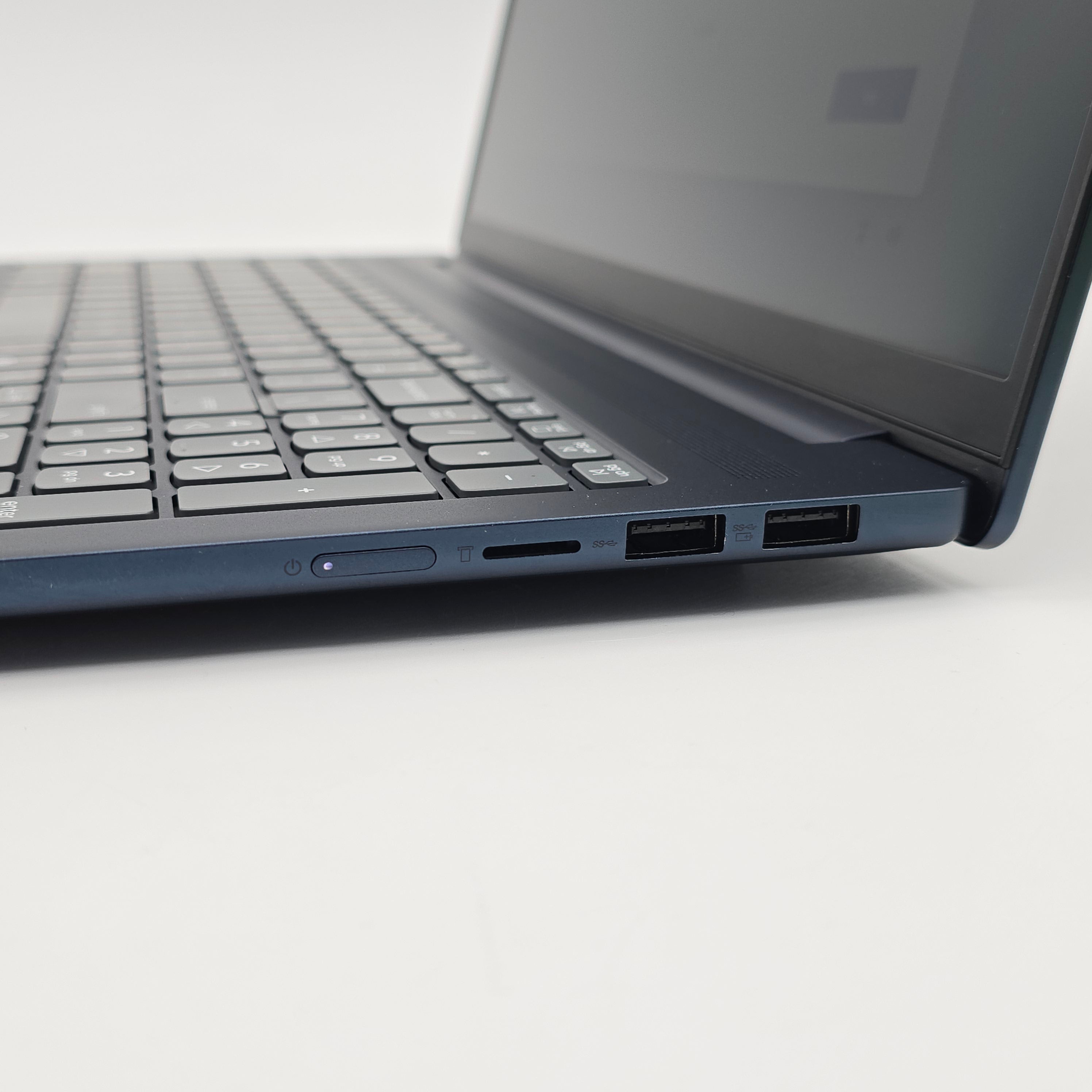 Lenovo Ideapad Slim 5, Radeon 860M, Ryzen AI 7 350, 16GB DDR5, 1TB NVMe, 16" WUXGA 60Hz, Windows Workstation Laptop