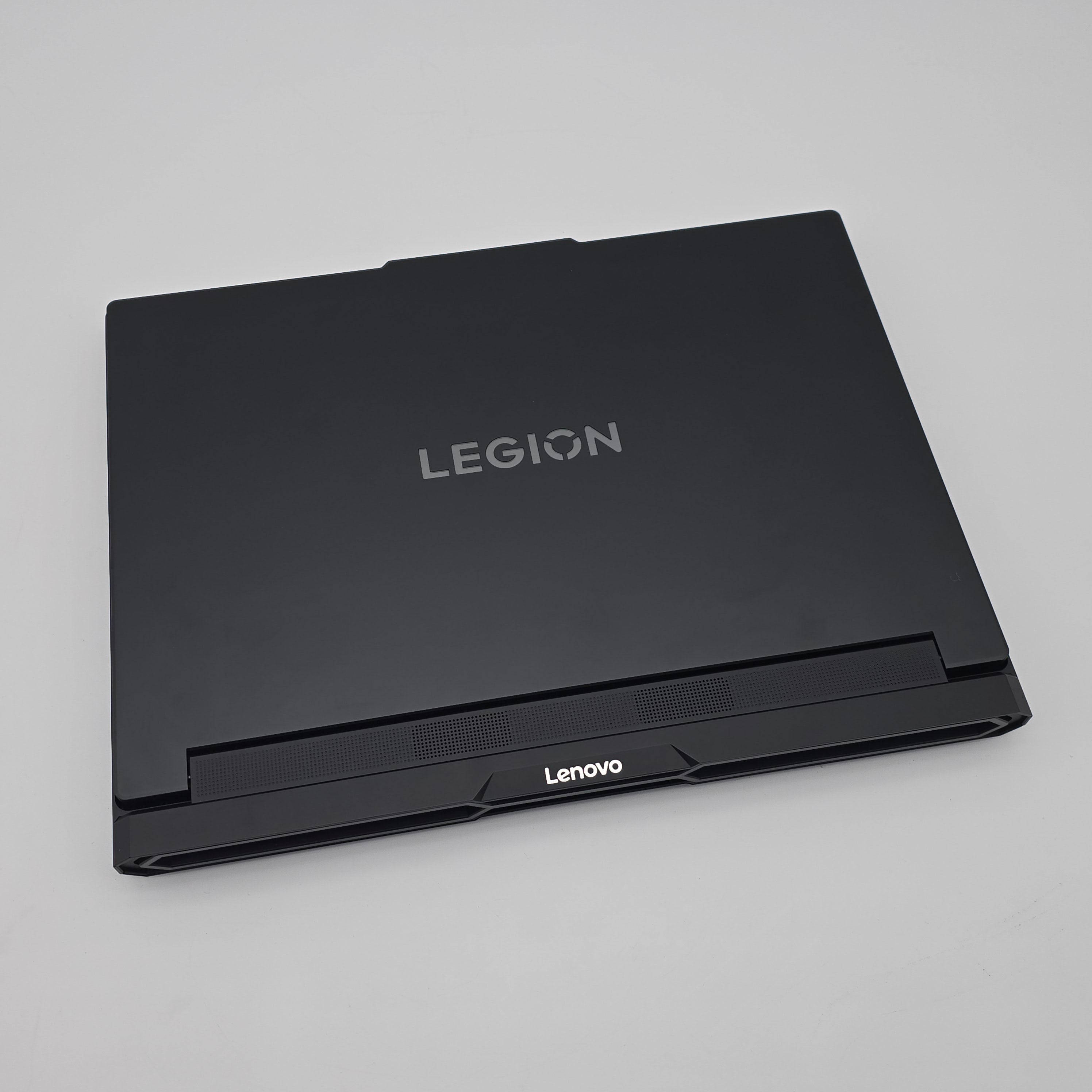 Lenovo Legion Pro 7 OLED, RTX 5070 Ti, Intel Core Ultra 9 255HX, 32GB DDR5, 1TB NVMe, 16" QHD+ 240Hz OLED Gaming Laptop