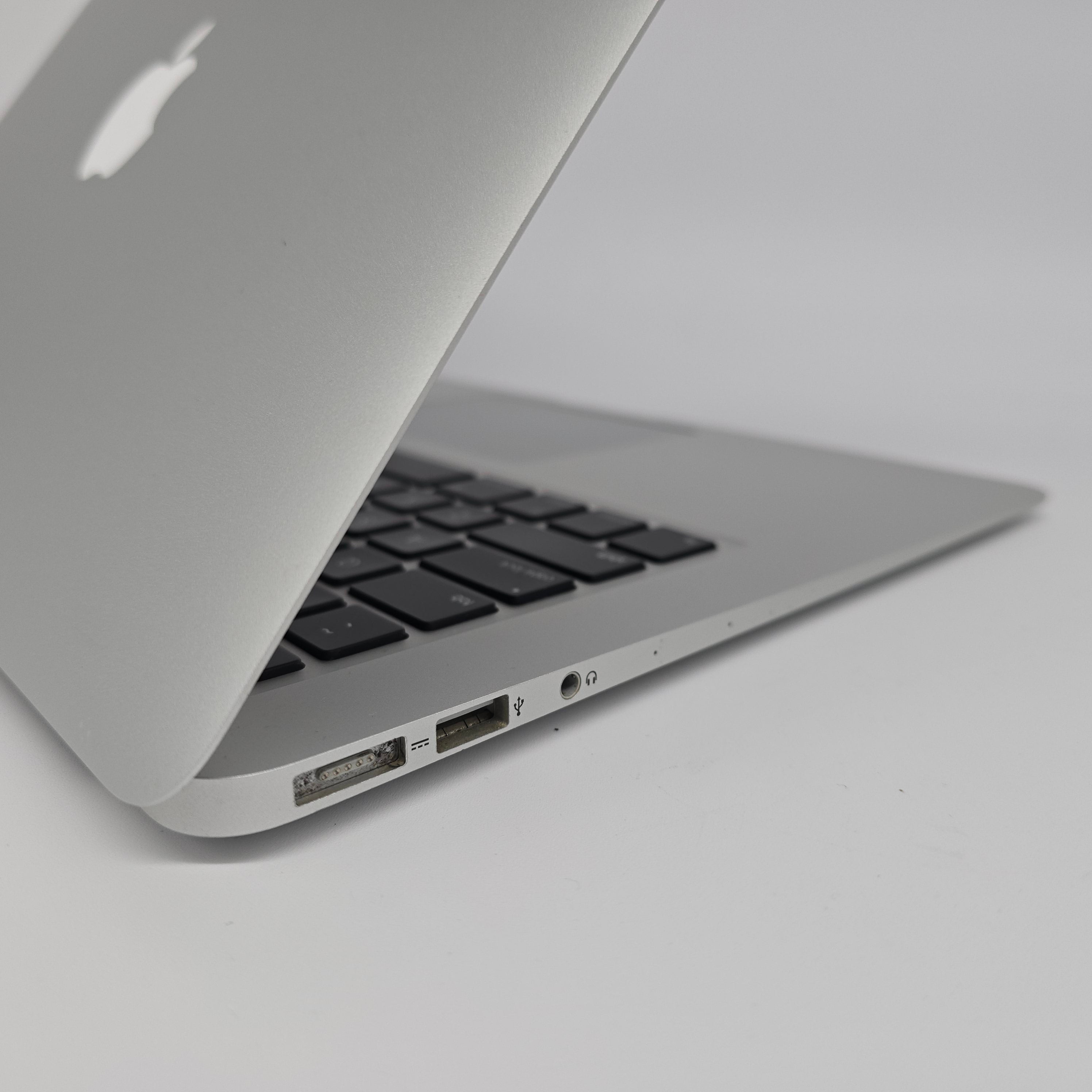 Macbook Air 13" 2017, Intel i5, 128GB, 8GB RAM, Apple Laptop
