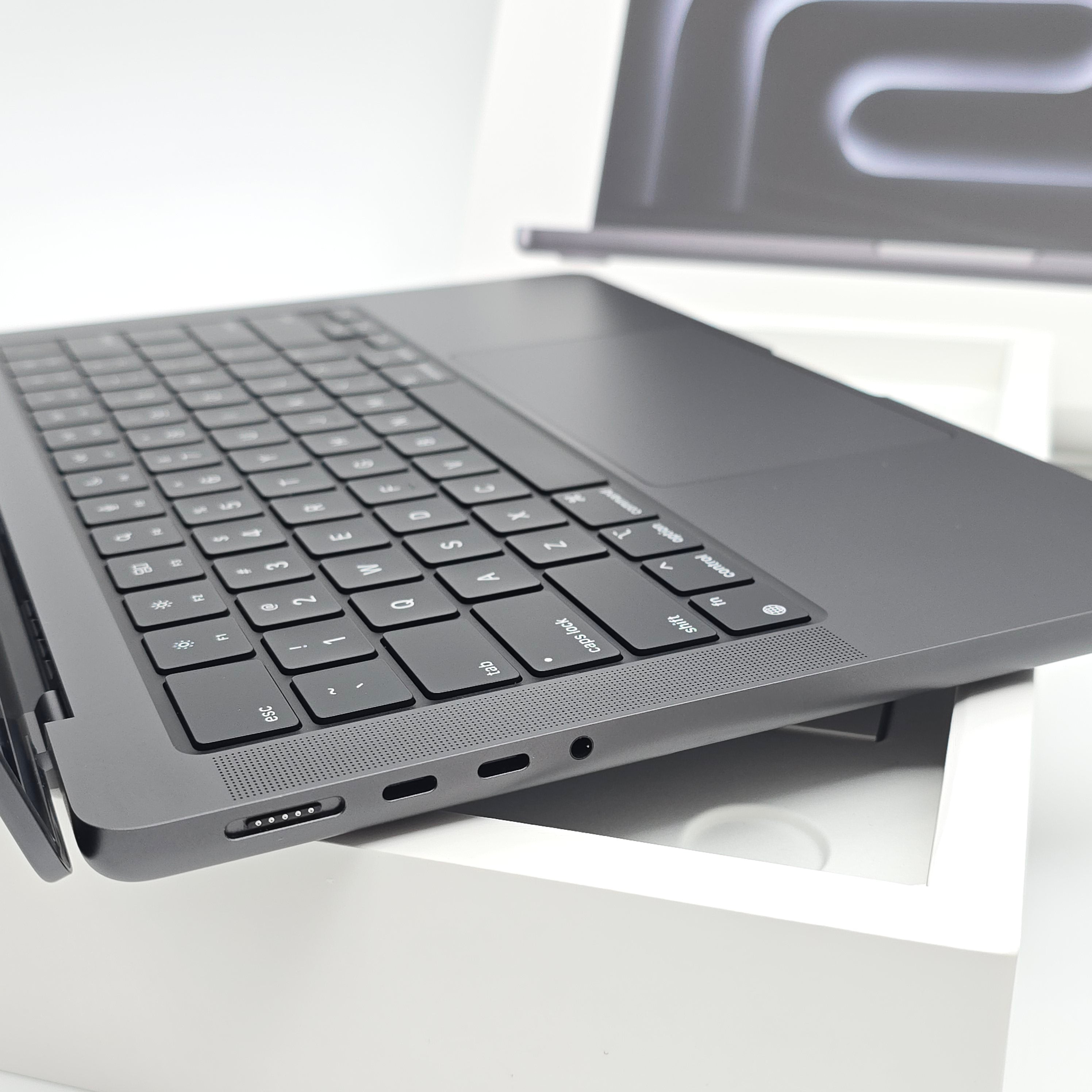 Apple Macbook Pro 14-inch M4 Pro, 48GB RAM, 512GB SSD, TouchID, Like New Laptop, Space Black