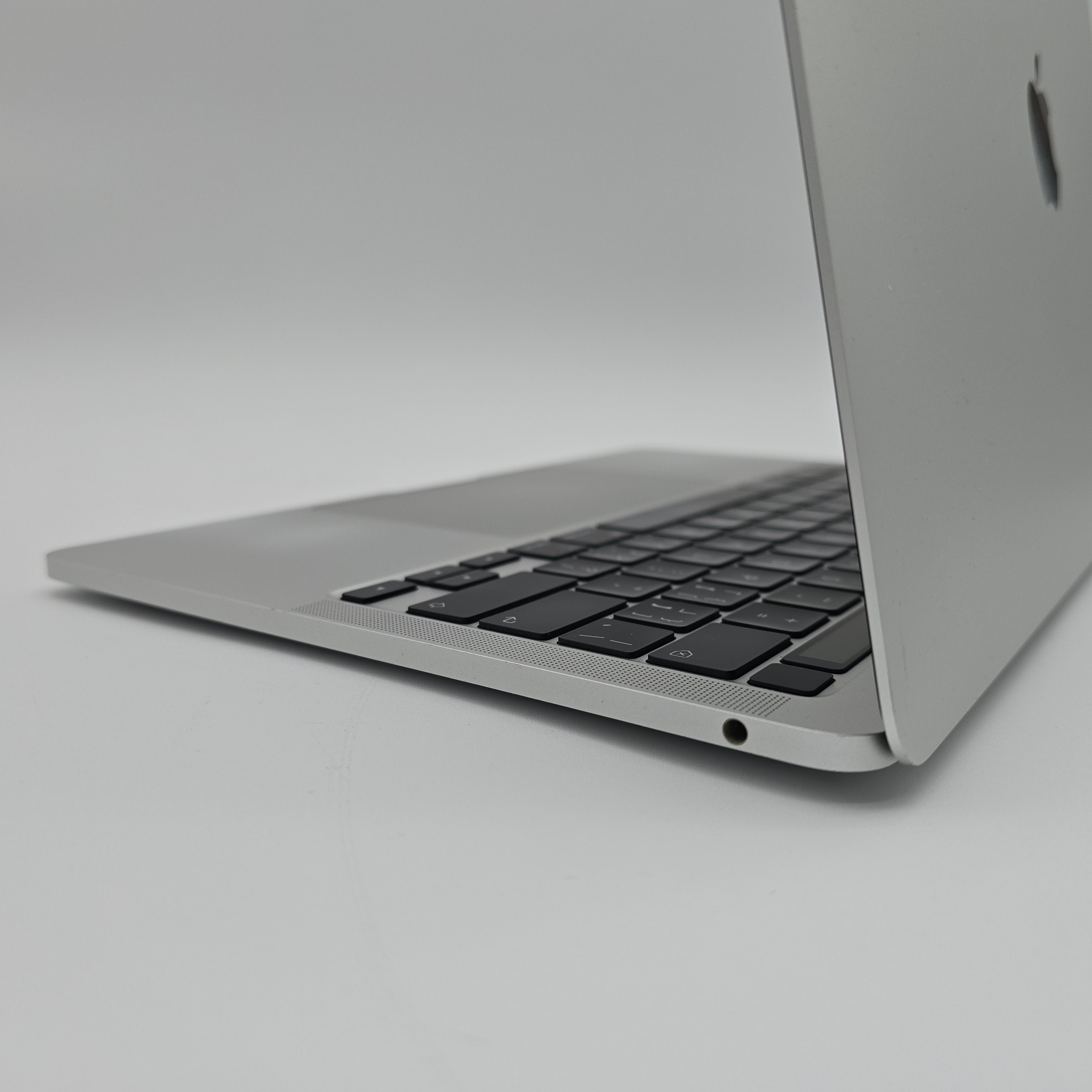 Apple Macbook Pro M1 w/ Touchbar and TouchID, 13", 8GB RAM, 256GB