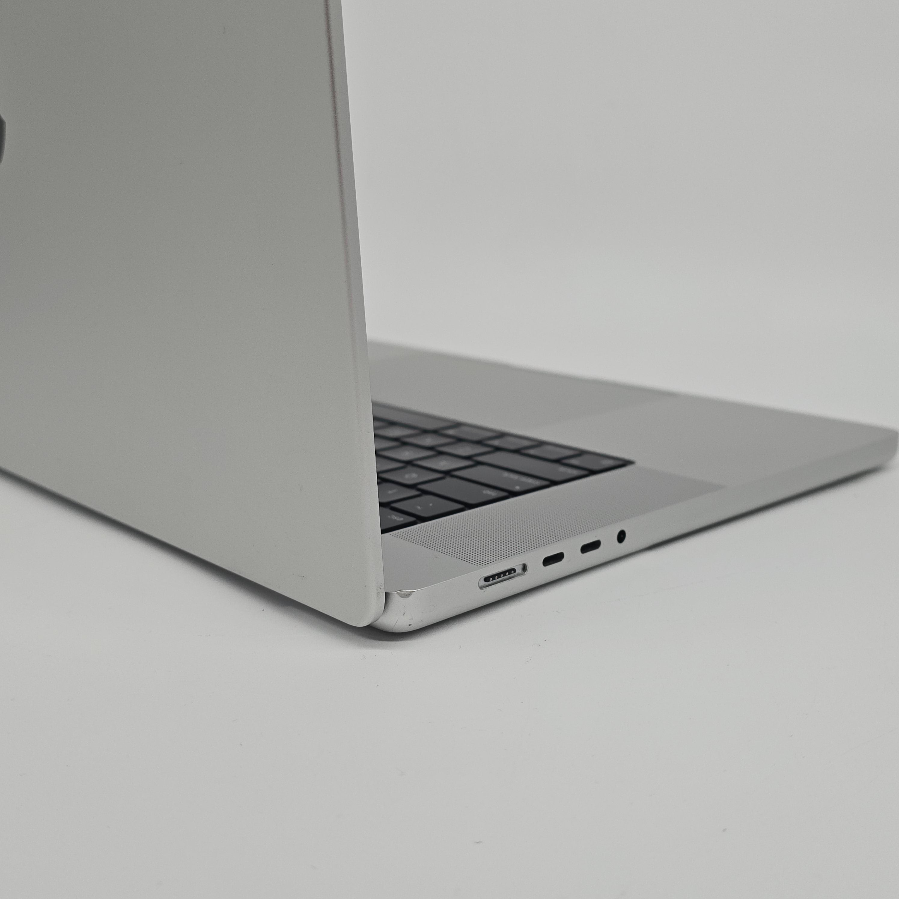 Apple Macbook Pro 16" M1 Pro, 16GB RAM, 512GB SSD, 58 Battery Cycles