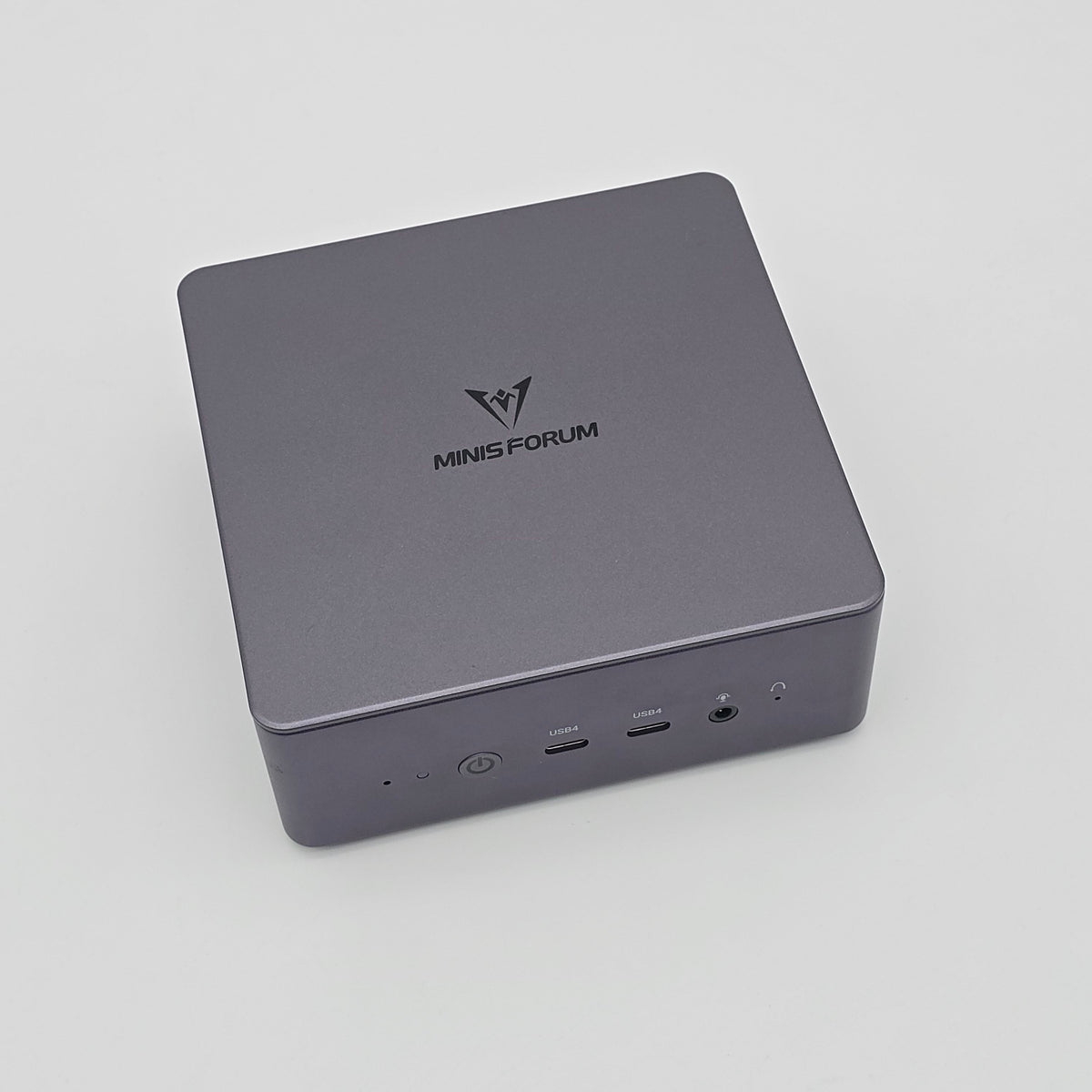 Minisforum UM790 Pro Barebone Mini PC, AMD Ryzen 9 7940HS, AMD Radeon 780M, Compact Desktop Computer