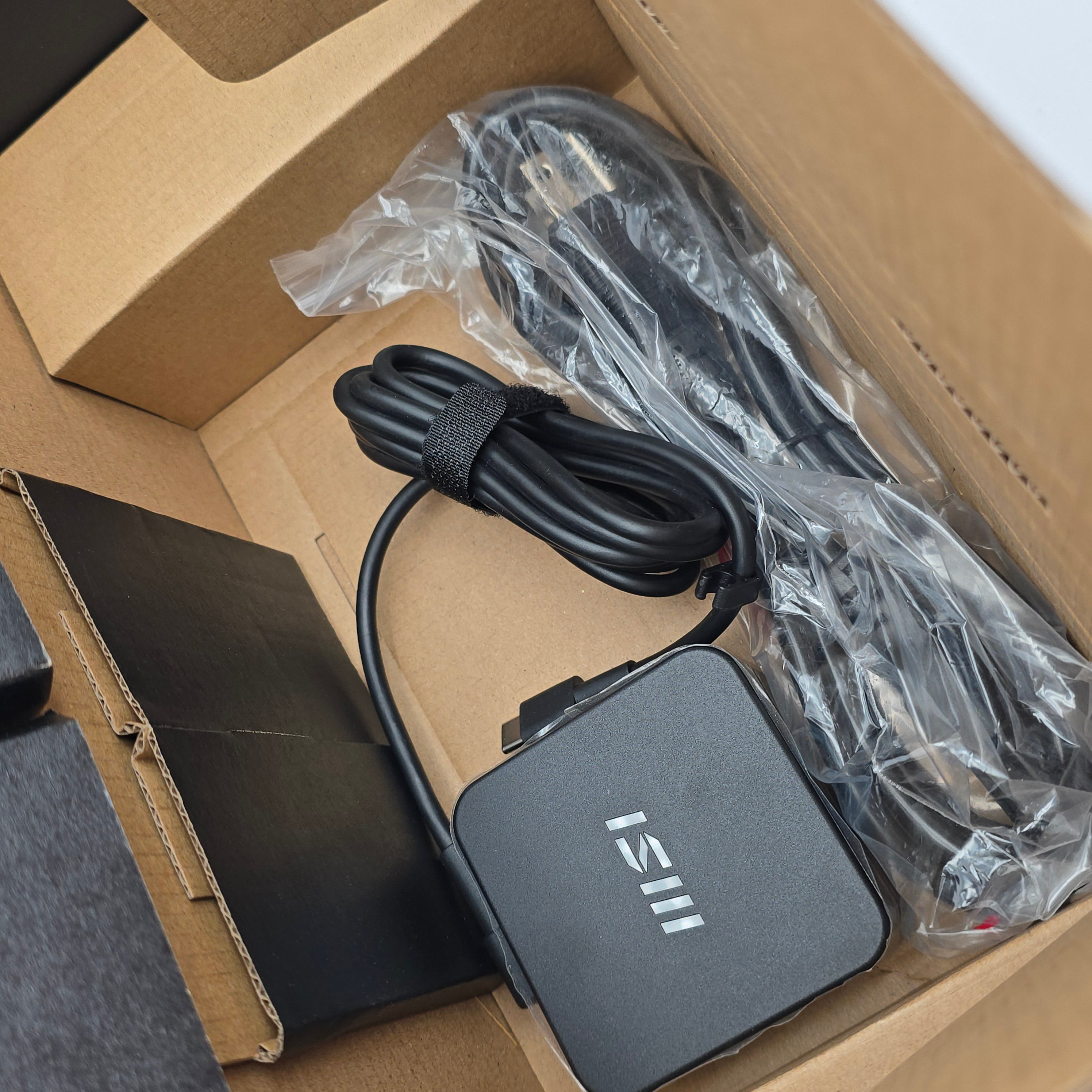 MSI Claw 8 AI+, Intel Core Ultra 7-258V, 32GB, 1TB NVMe, 120Hz Handheld Gaming PC