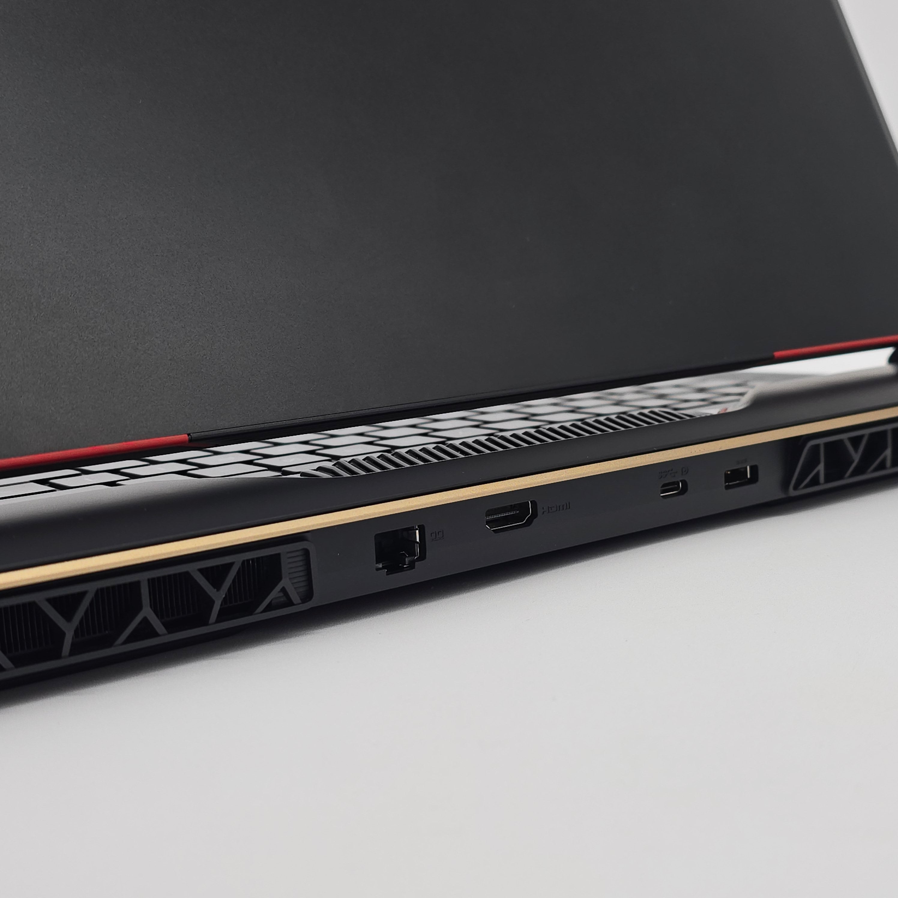 MSI RAIDER GE78, RTX 4070, Intel i7-13700H, 64GB DDR5, 1.5TB. QHD+ 240Hz Gaming Laptop