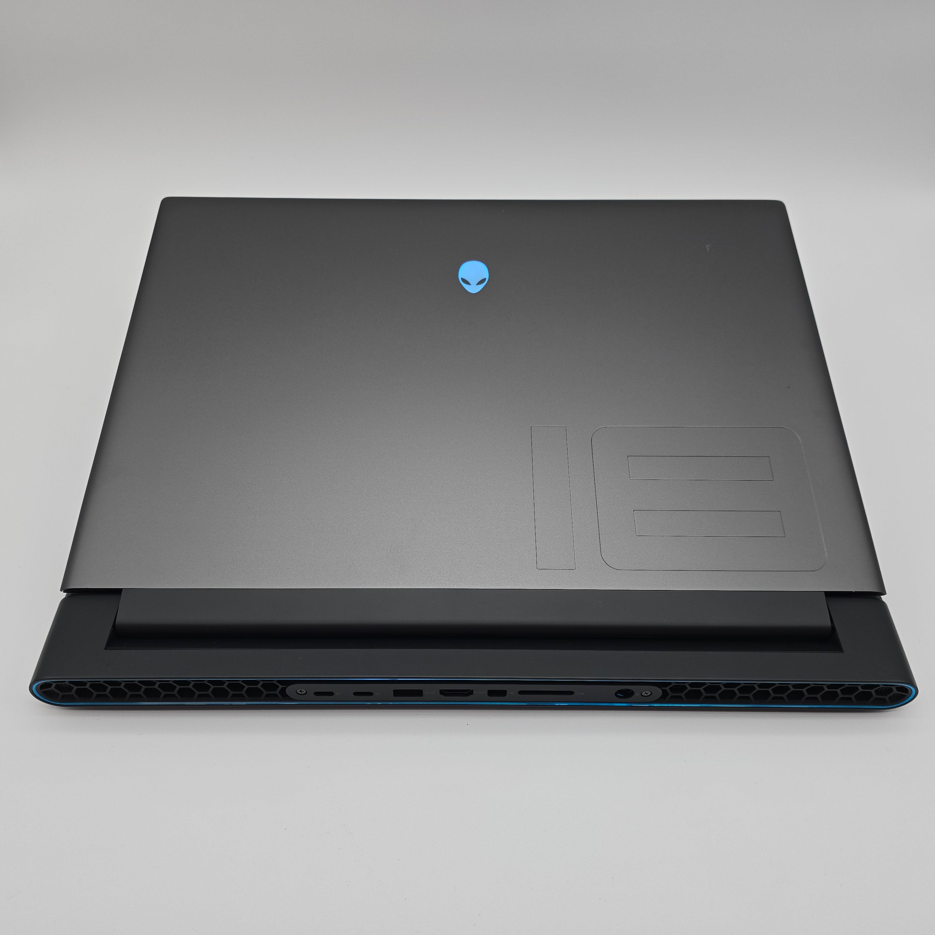 Alienware M18, RTX 4080, Ryzen 9 7845HX, 32GB DDR5, 480Hz Screen, Alienware Gaming Laptop PC w/ Box