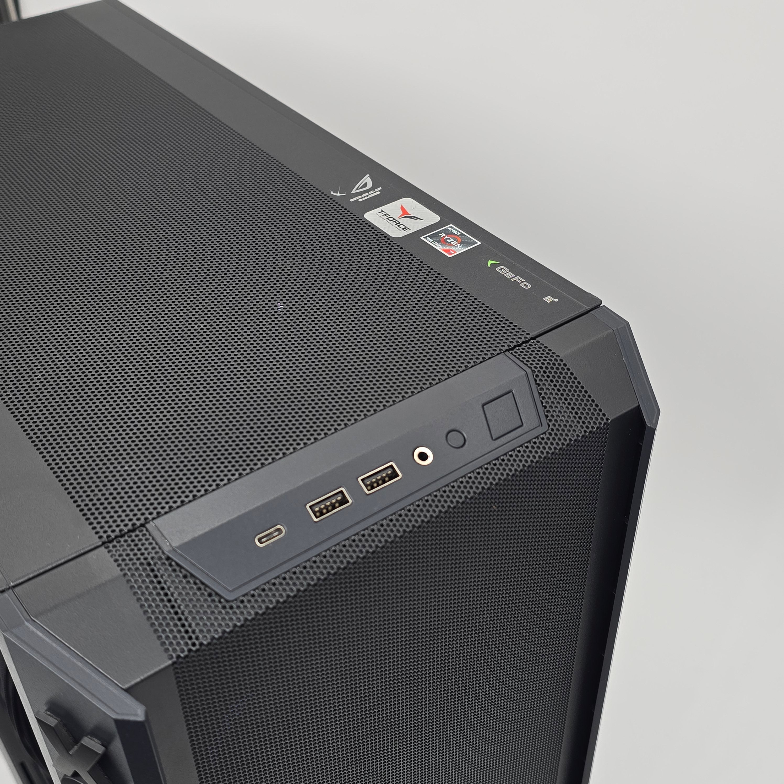 RTX 4080 ASUS ROG STRIX, Ryzen 7 7800X3D, 32GB DDR5, 1TB NVMe, Black Liquid Cooled Pre-Owned Gaming PC