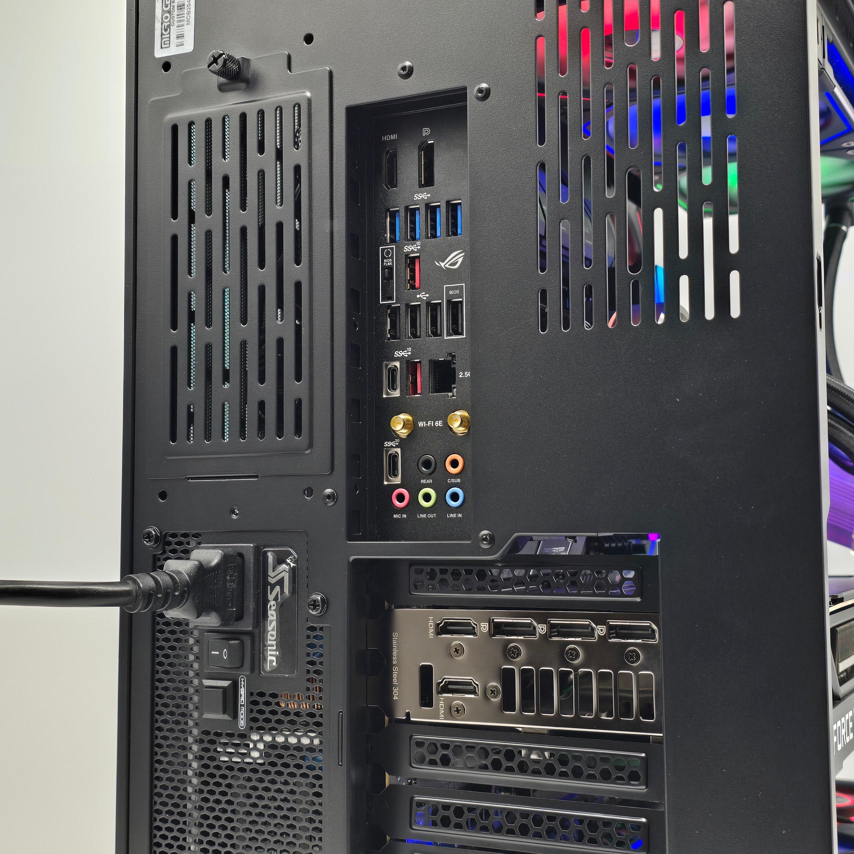 RTX 4090, Ryzen 7 7800X3D, 32GB DDR5, 2TB NVMe, Custom Lian Li RGB Liquid Cooled Gaming PC