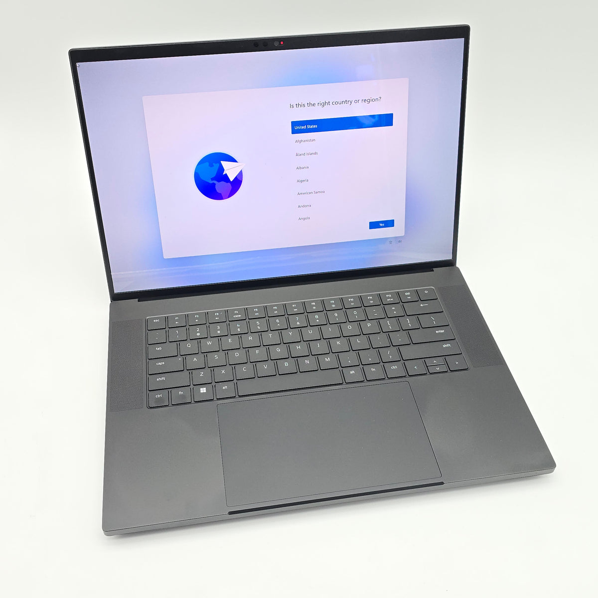 Razer Blade 16 OLED, RTX 4080, Intel Core i9-14900HX, 32GB DDR5, 1TB NVMe SSD, 16" QHD+ 240Hz OLED
